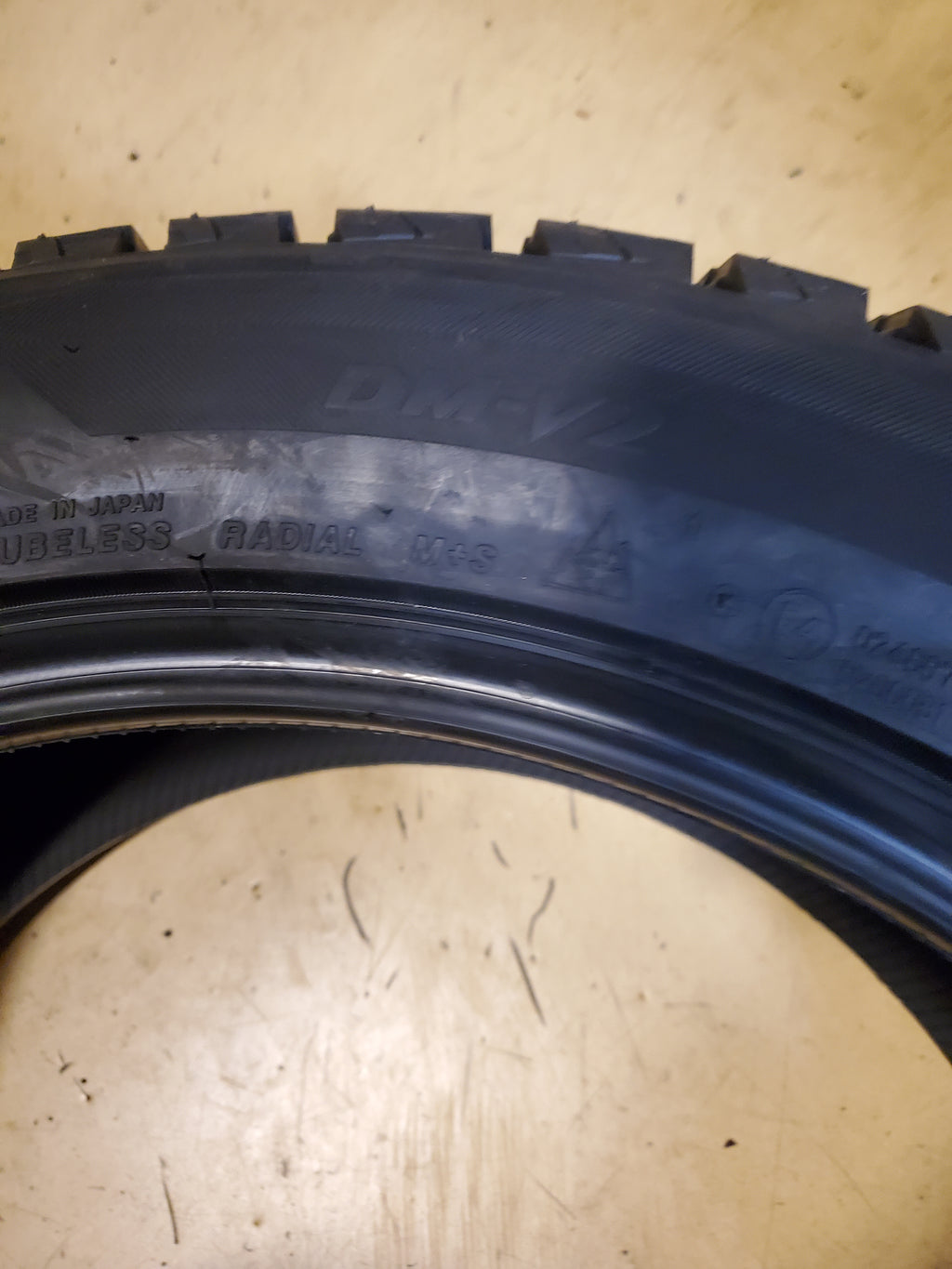 BRIDGESTONE BLIZZAK DM-V2 BSW P 265 50 20 107T WINTER TIRE 016032