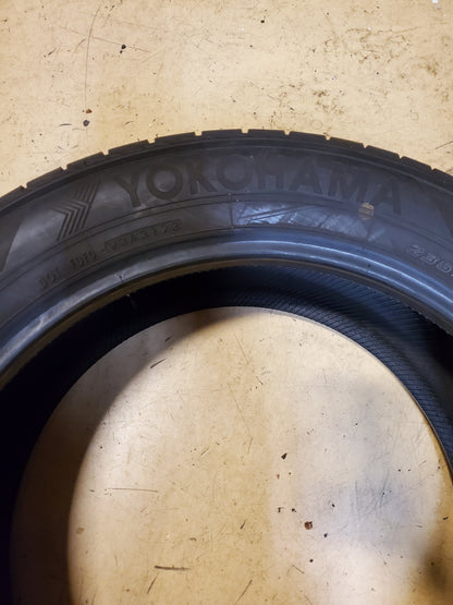 USED 8/32" YOKOHAMA AVID GT BSW P 235 55 19 101V ALL SEASON TIRE 110193348