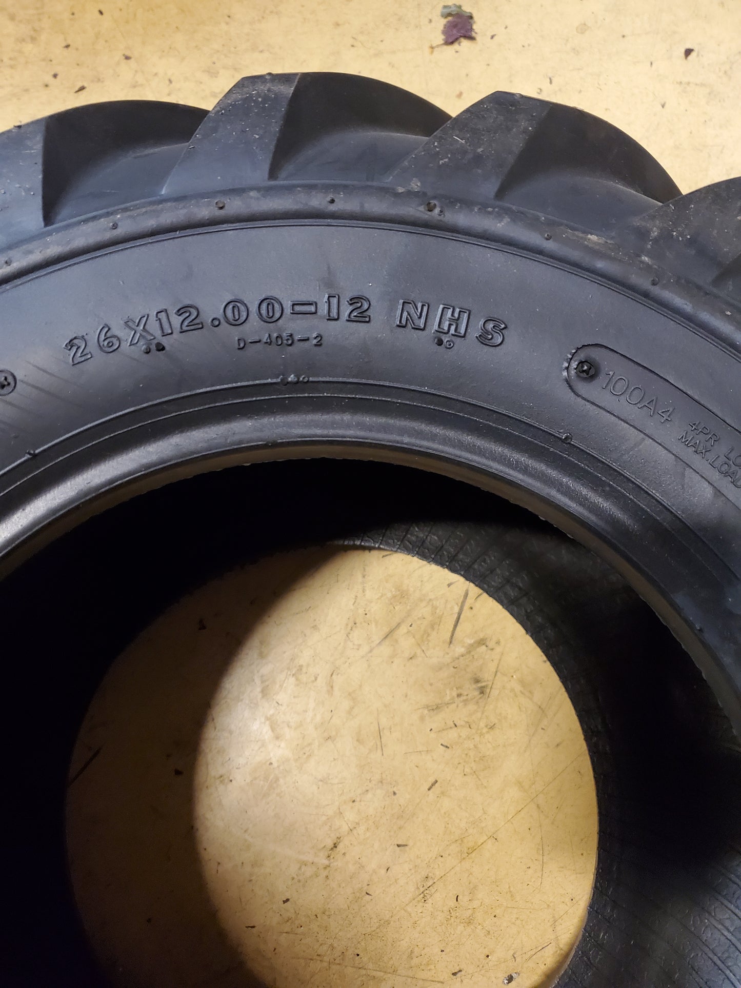 DEESTONE D405 BSW 26 12 12 4PLY LAWN TIRE DS5251