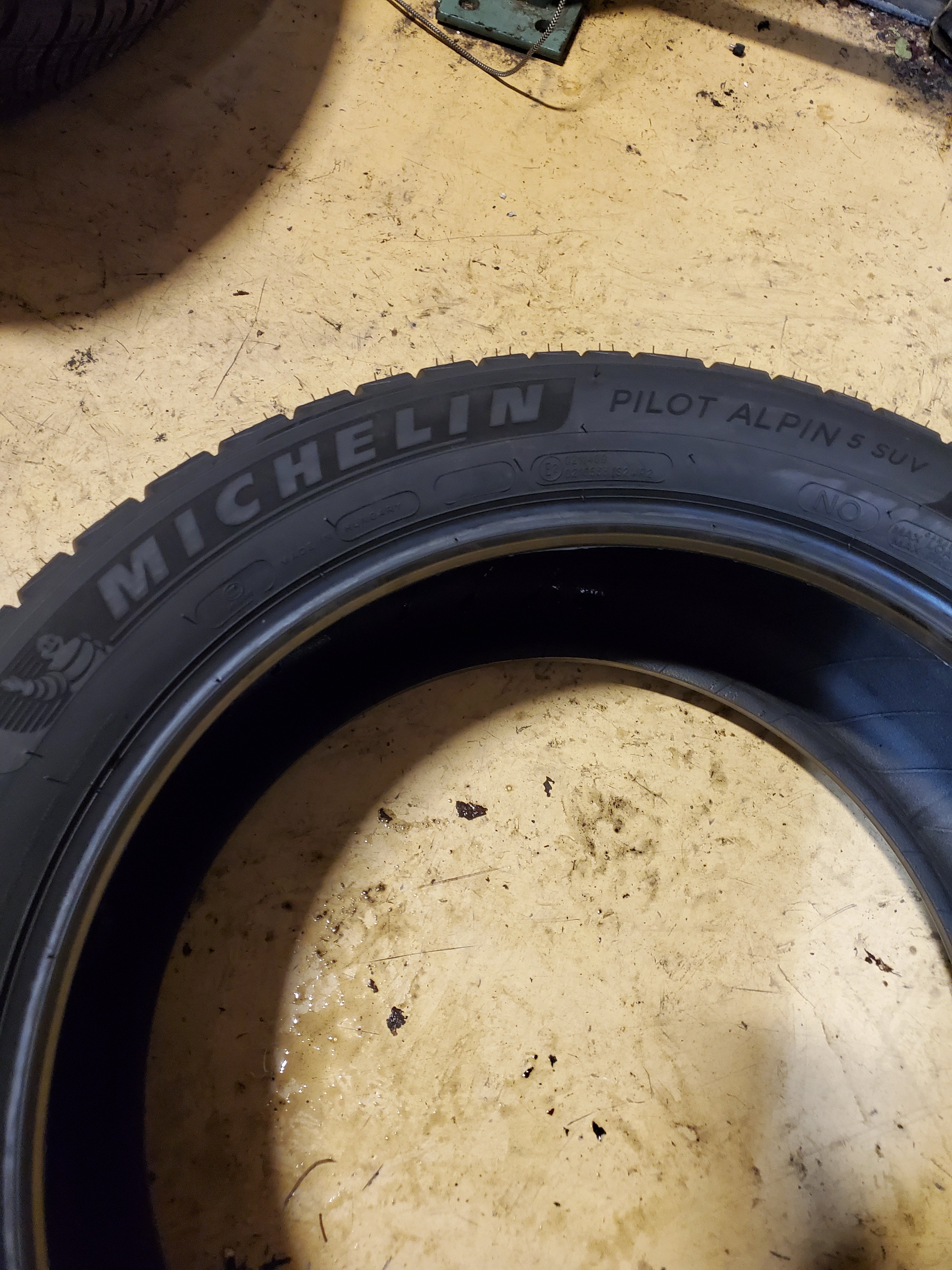 NOS MICHELIN PILOT ALPIN 5 SUV NO BSW P 265 45 20 104V WINTER TIRE 32018