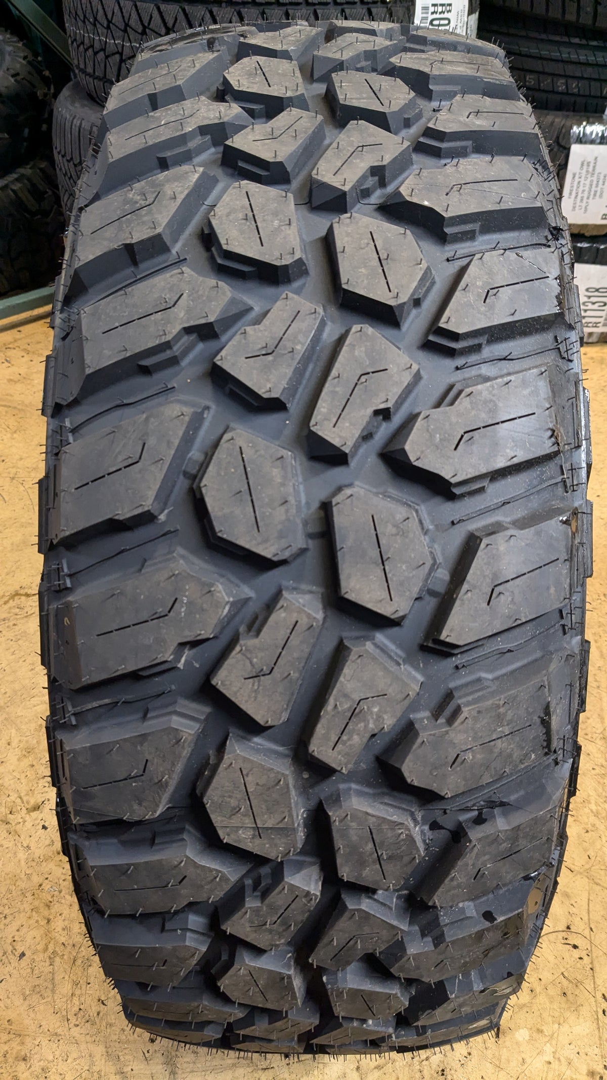 GREEN MAX OPTIMUM SPORT M/T BSW LT 305 70 16 124/121Q 10PLY TIRE 221028542