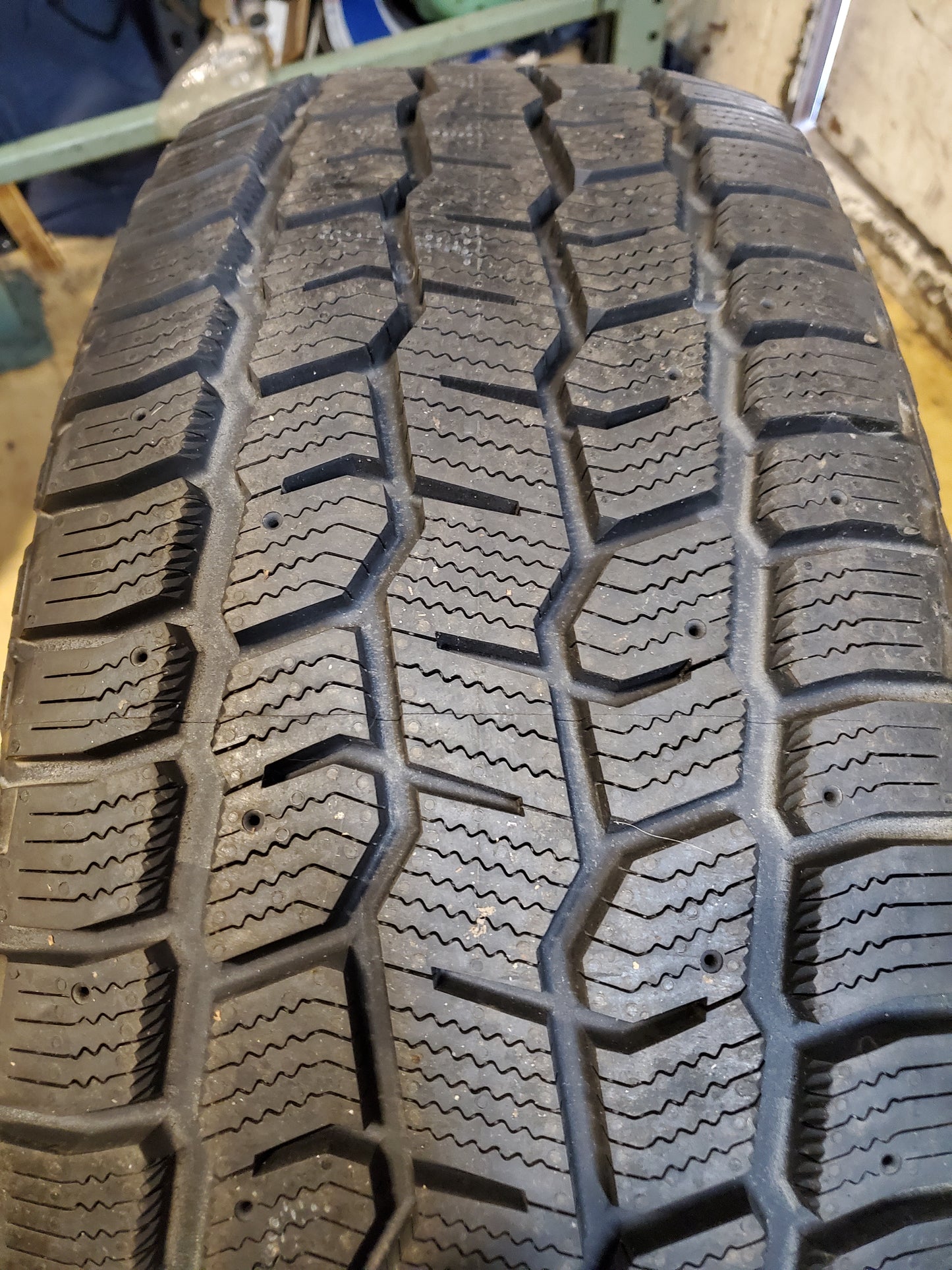 NOS COOPER DISCOVERER SNOW CLAW BSW P 275 55 20 117T XL WINTER TIRE 171106004