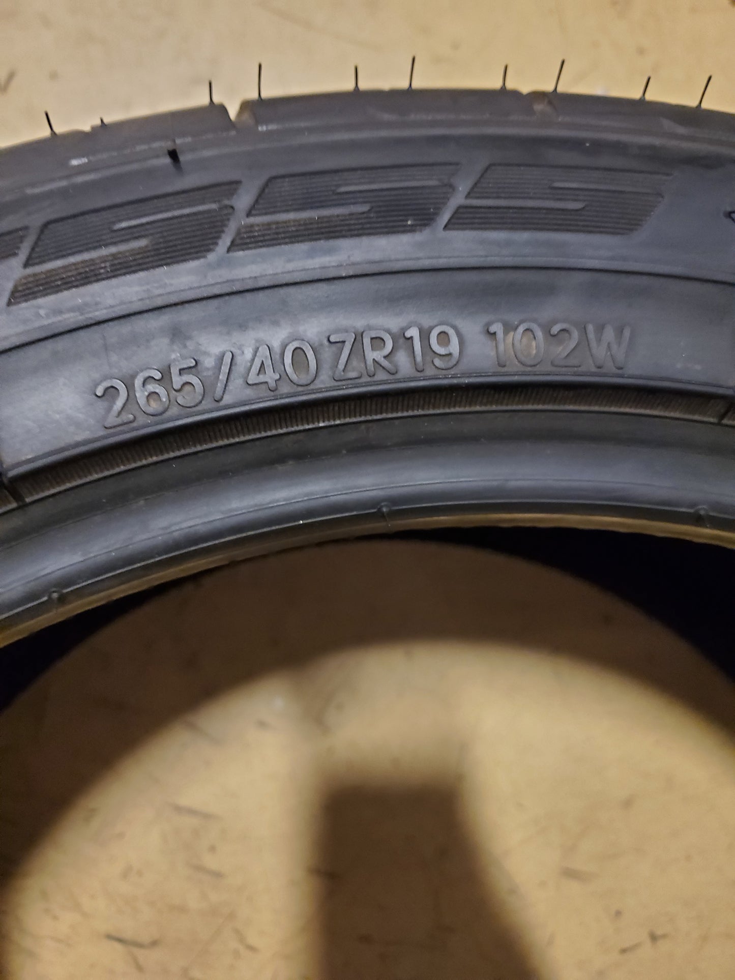 USED OS 9/32” NITTO NT555 G2 BSW P 265 40 19 102W XL UHP TIRE 211250