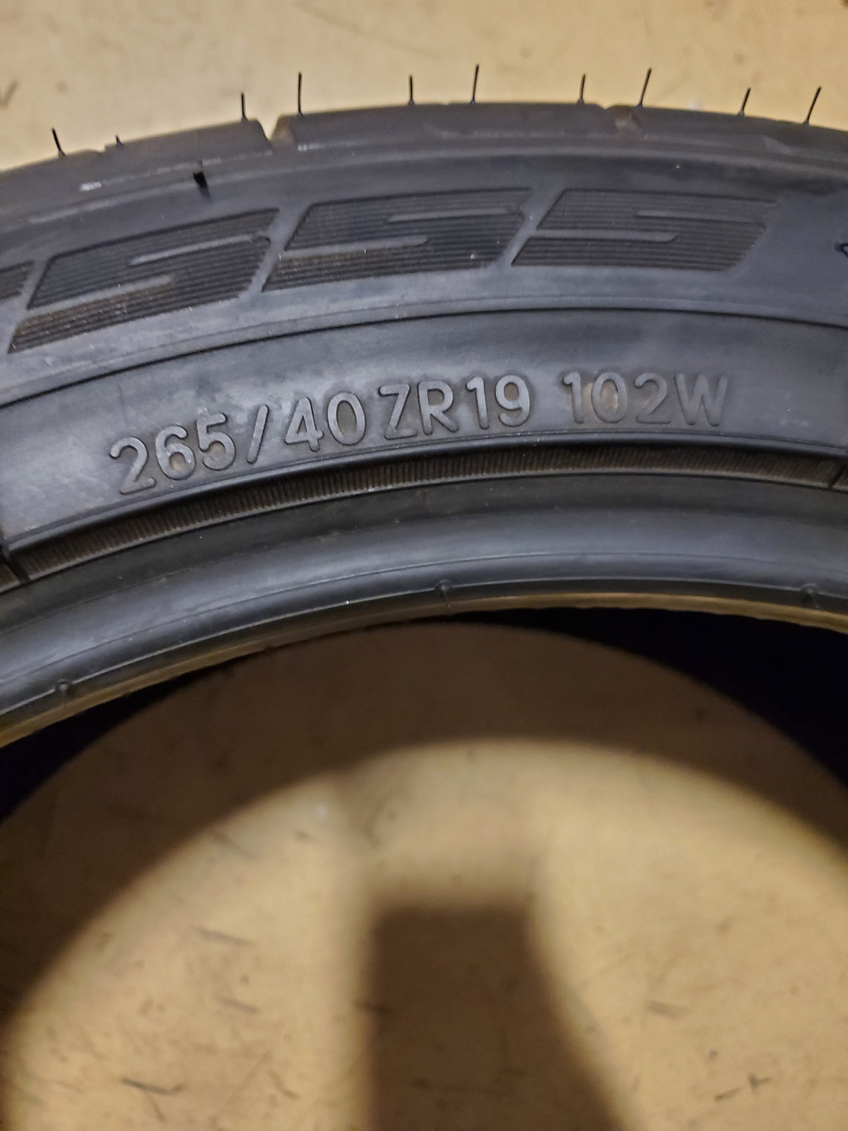 USED OS 9/32” NITTO NT555 G2 BSW P 265 40 19 102W XL UHP TIRE 211250