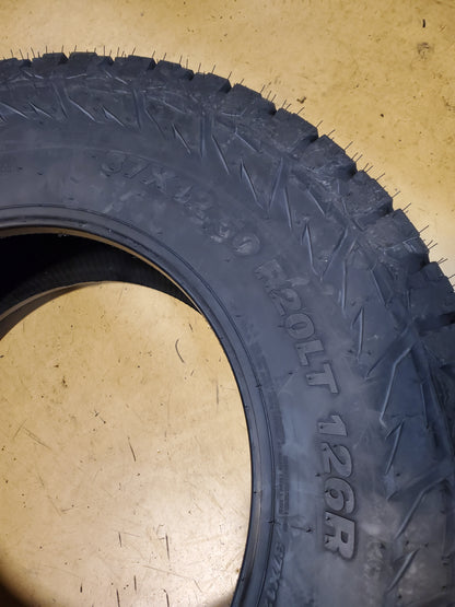 KUMHO ROADVENTURE AT52 BSW LT 37 12.5 20 126R 10PLY ALL TERRAIN TIRE 2290173