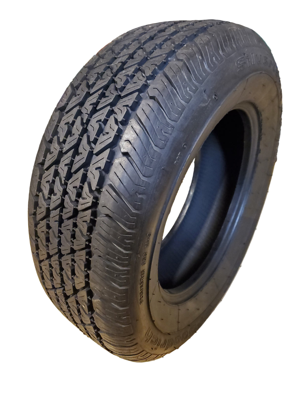 NOS BFGOODRICH SILVERTOWN RADIAL RW P 215 65 15 95S COKER TIRE 555750