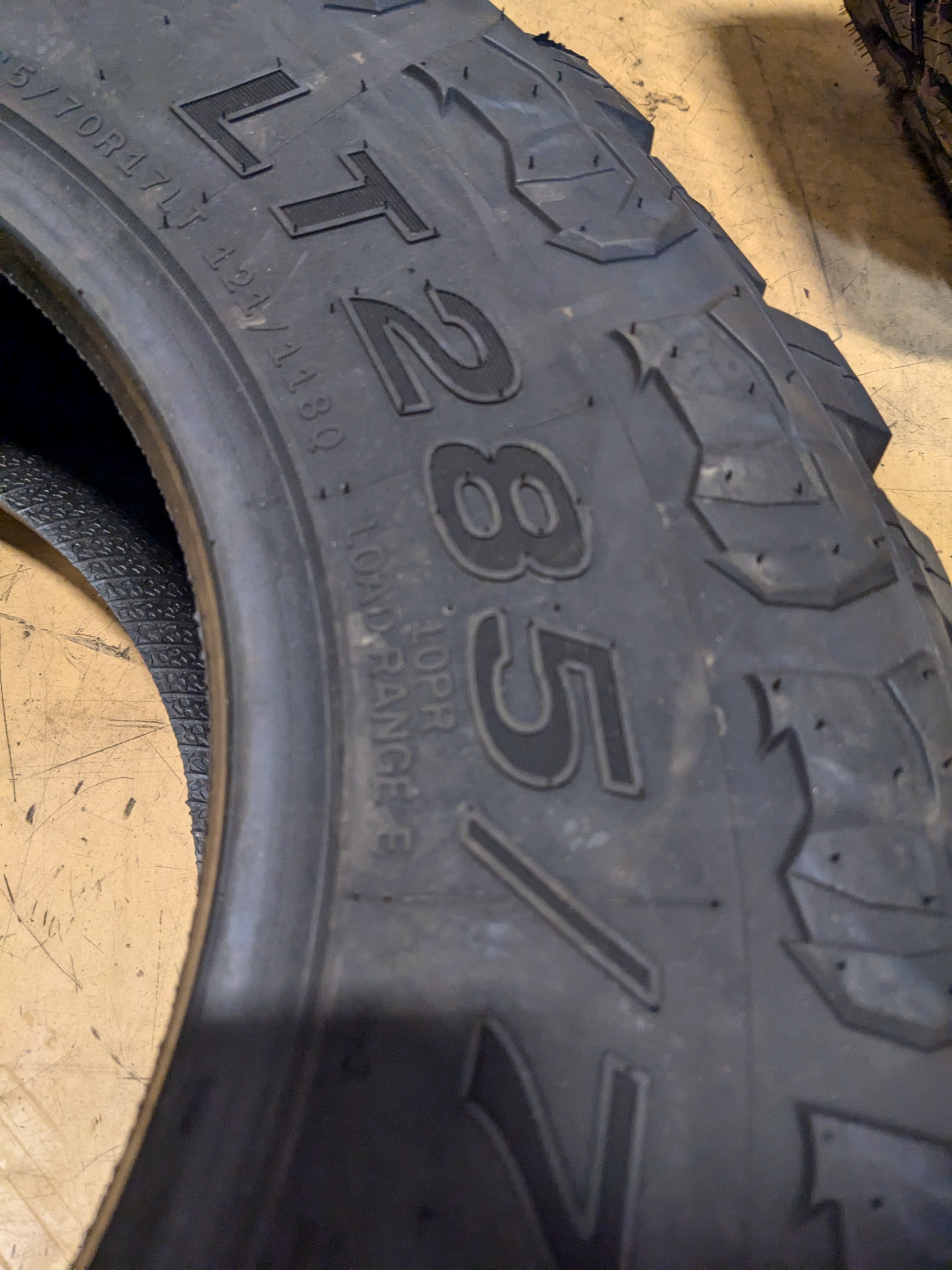 (KSL ONLY) LINGLONG CROSSWIND M/T BSW LT 285 70 17 121/118Q LRE 10PLY MUD TERRAIN TIRE 221007048