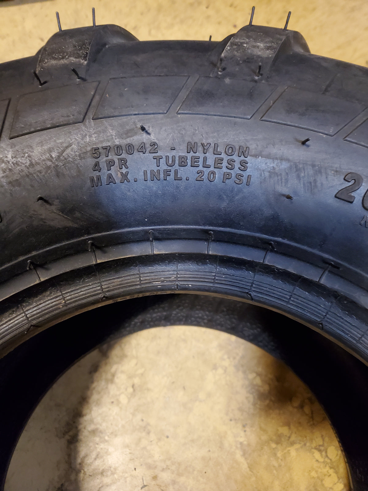 NOS CARLISLE WT300 100A3 BSW 26 12 12 NHS 4PLY FARM TIRE 570042