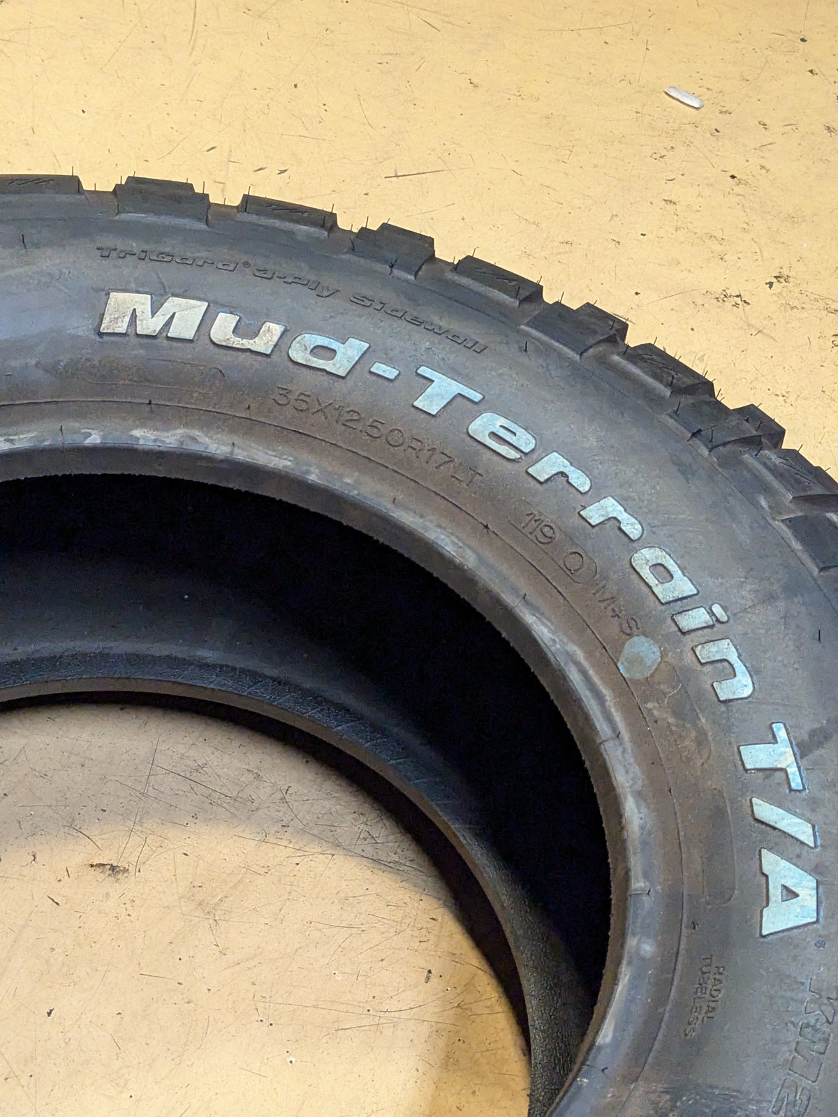 NOS BFGOODRICH MUD TERRAIN T/A KM2 RWL LT 35 12.5 17 121R LRD 8PLY TIRE 38371 MUD TERRAIN