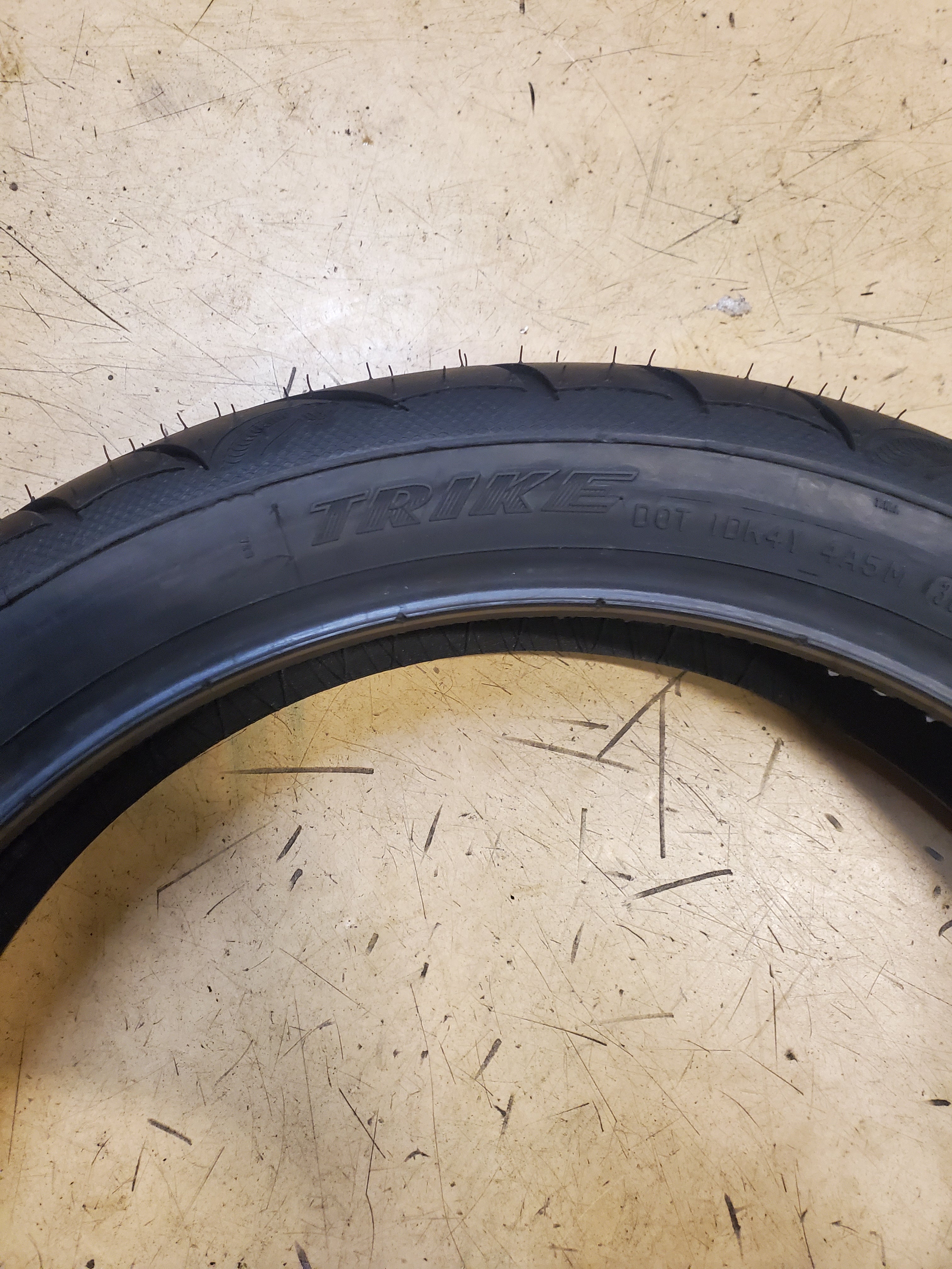 AVON COBRA CHROME TRIKE BSW 130 70 18 63V FRONT TRIKE TIRE 640569