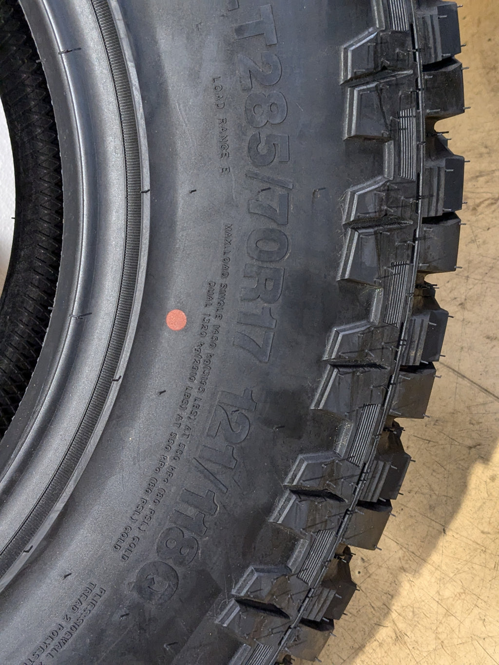2 ROUGH COUNTRY OVERLANDER M/T LT 285 70 17 121/118Q LRE 10PLY MUD TIRE 97010123