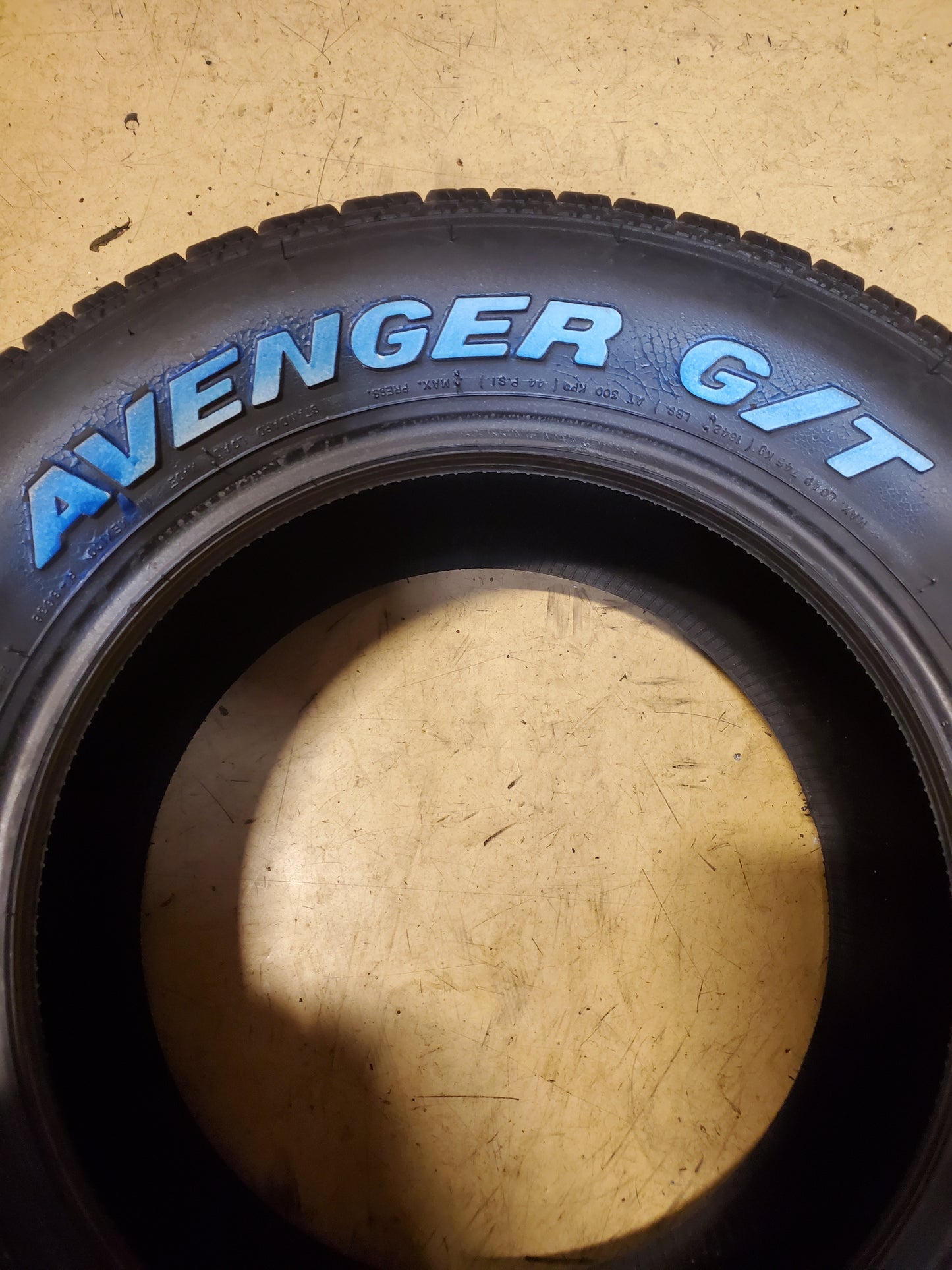 MASTERCRAFT AVENGER RWL P 235 60 15 98T ALL SEASON TIRE 174005001