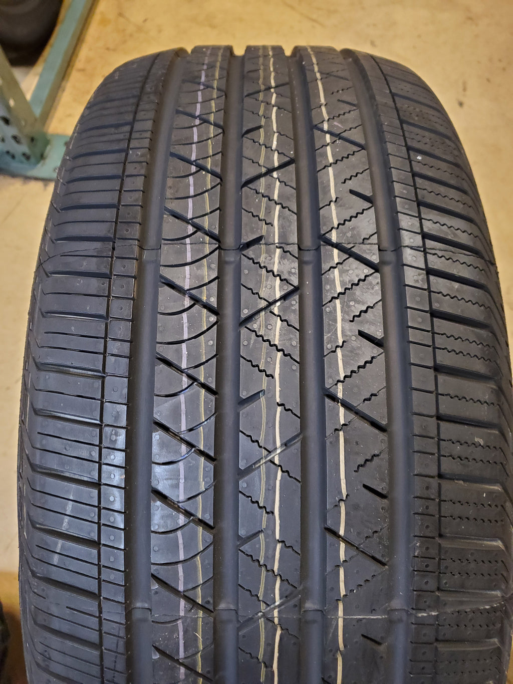 NOS CONTINENTAL CROSS CONTACT LX SPORT P 275 45 20 110V XL TIRE 03549230000