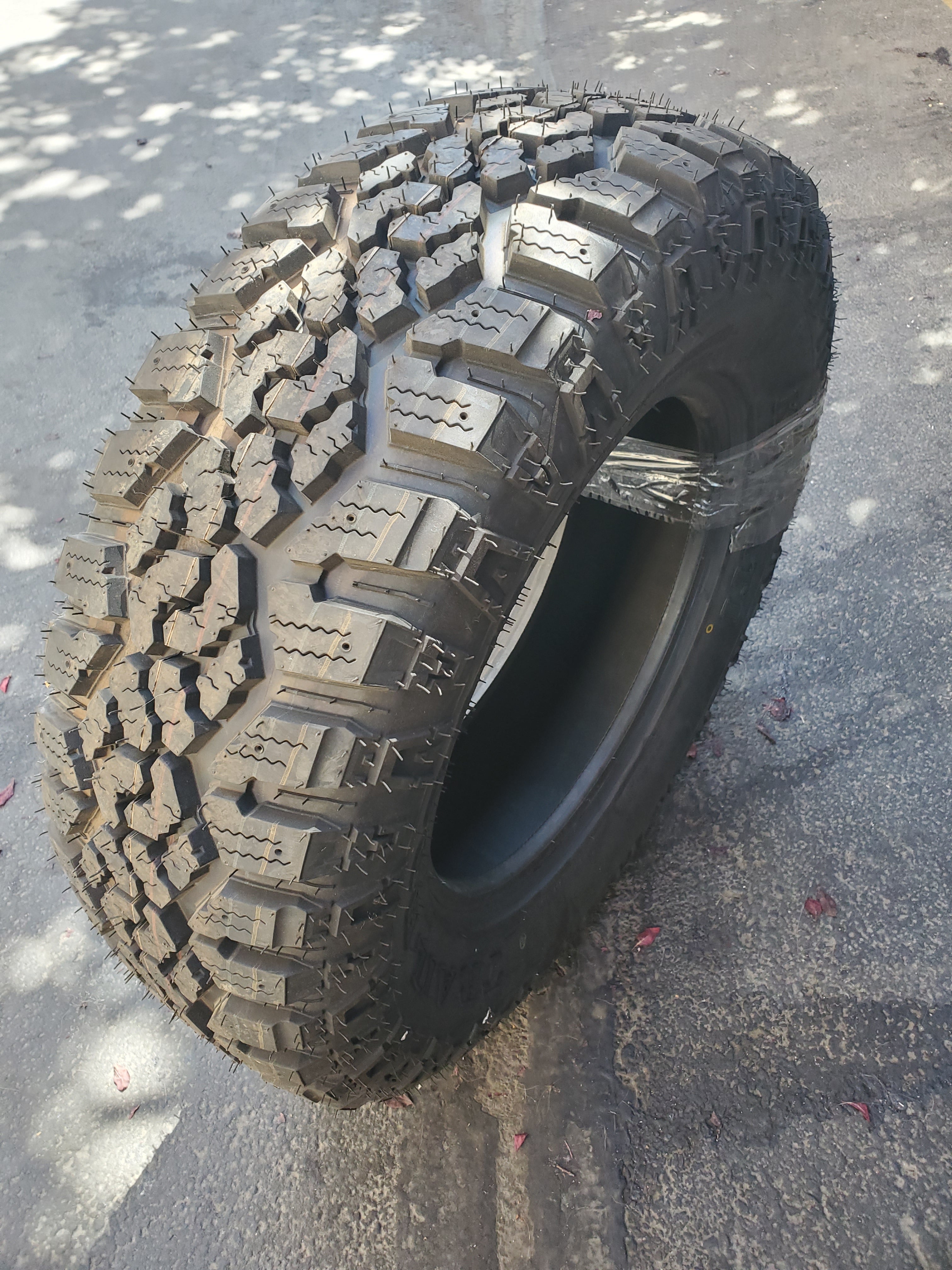 (TODO) KANATI TRAIL HOG A/T-4 BSW LT 275 70 18 125/122Q 10PLY ALL TERRAIN TIRE LTH1827570E
