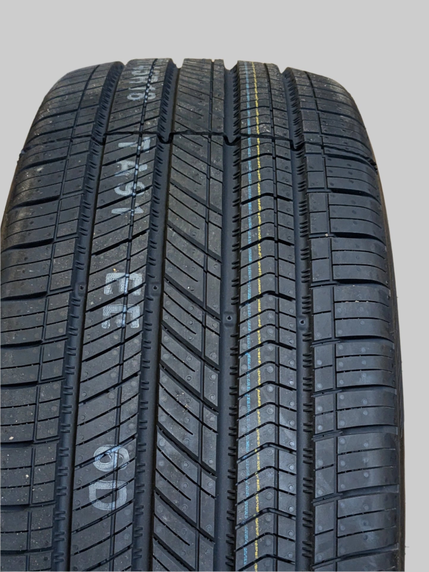 KUMHO MAJESTY SOLUS TA91 EV P 235 45 18 98W XL ALL SEASON TIRE 2346453