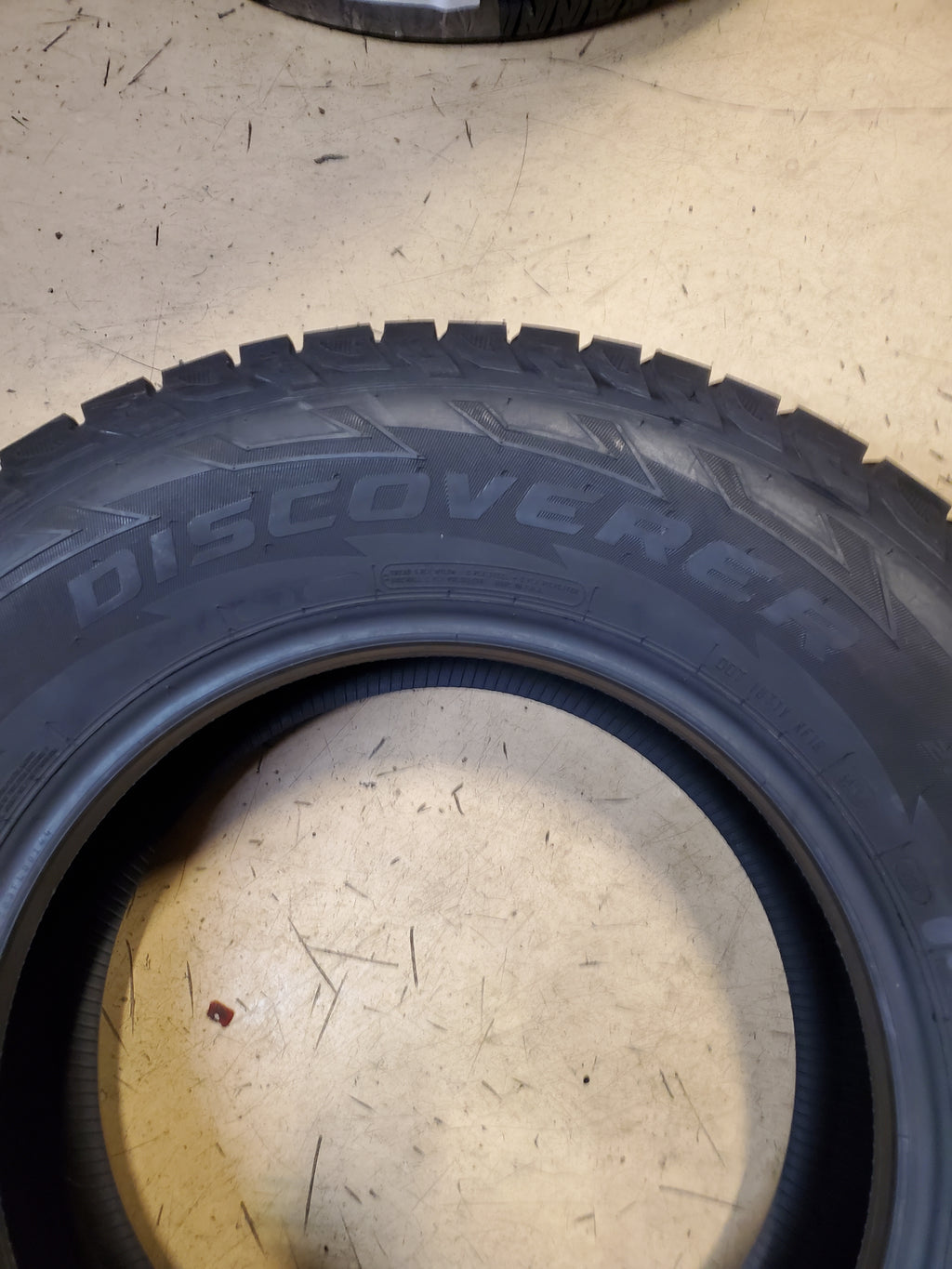 COOPER DISCOVERER ALL-TERRAIN BSW P 265 70 17 115T  TIRE 261754