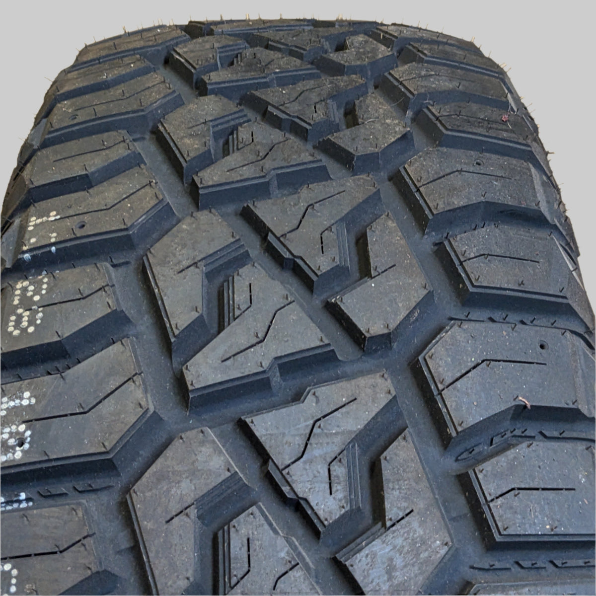 FORTUNE TORMENTA R/T FSR309 LT 295 60 20 126/123Q LRE 10 PLY RUGGED TERRAIN TIRE 9295030341