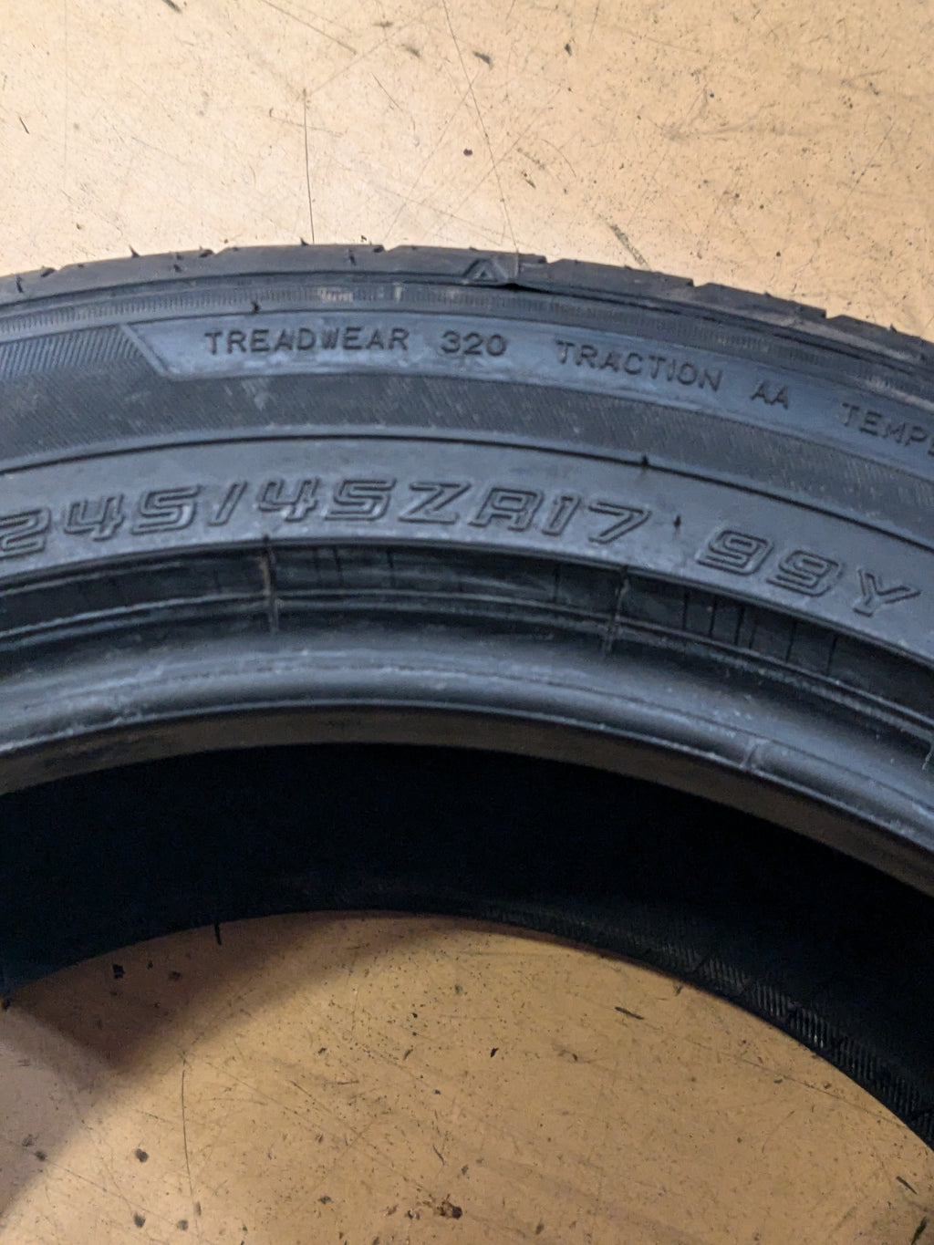 SUMITMO HTR Z5 P 245 45 17 99Y XL ALL SEASON TIRE HTR55