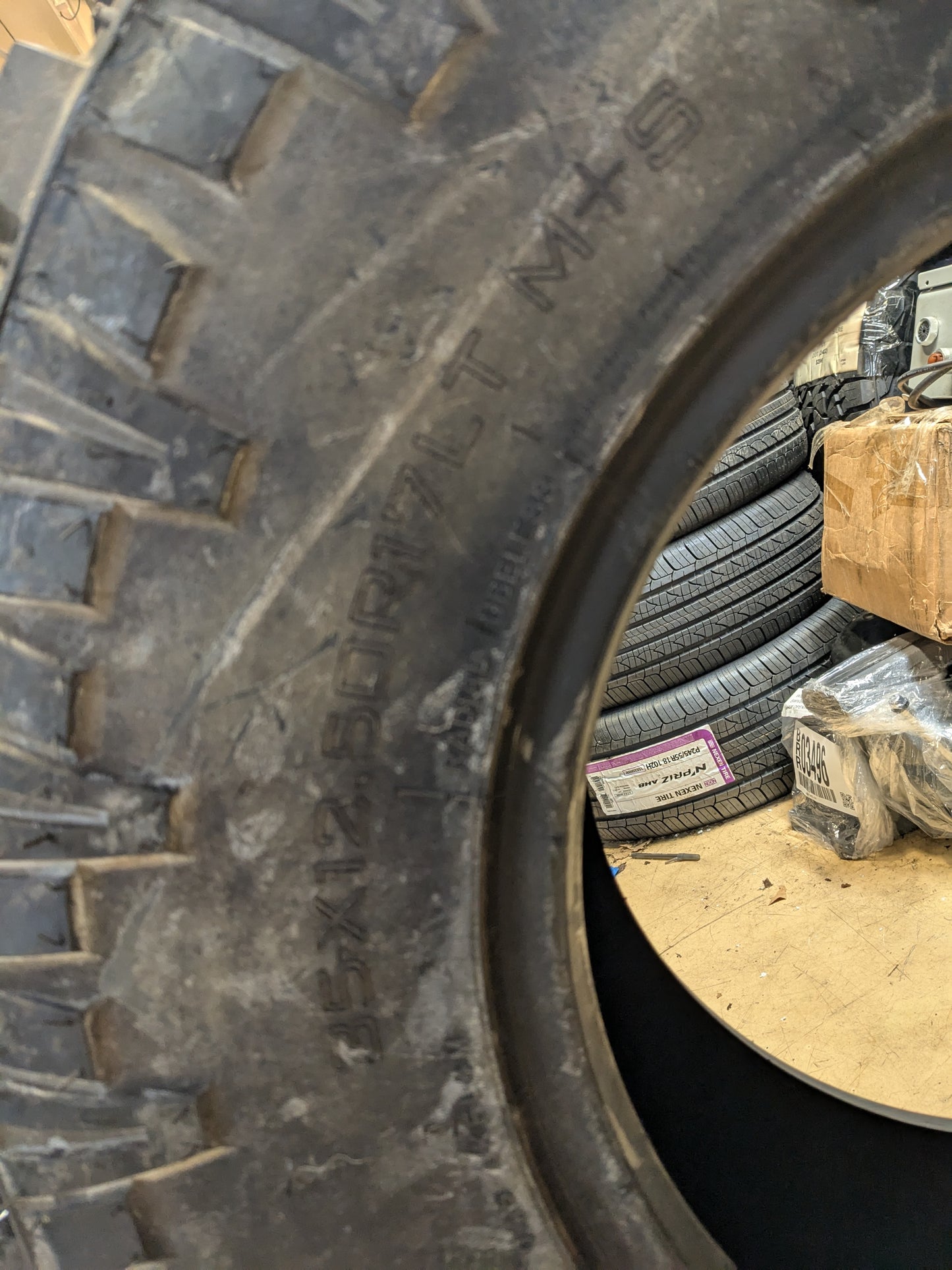 FURY COUNTRY HUNTER M/T II BSW LT 35 12.50 17LT 121Q F MUD TERRAIN TIRE FCHIIF35125017A