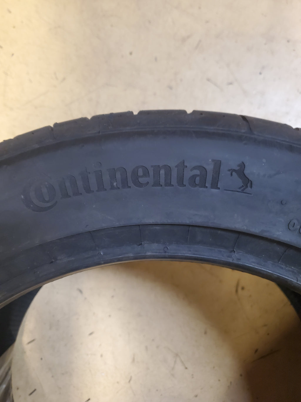 CONTINENTAL EXTREMECONTACT SPORT 02 P 285 40 17 100W UHP TIRE 03125070000