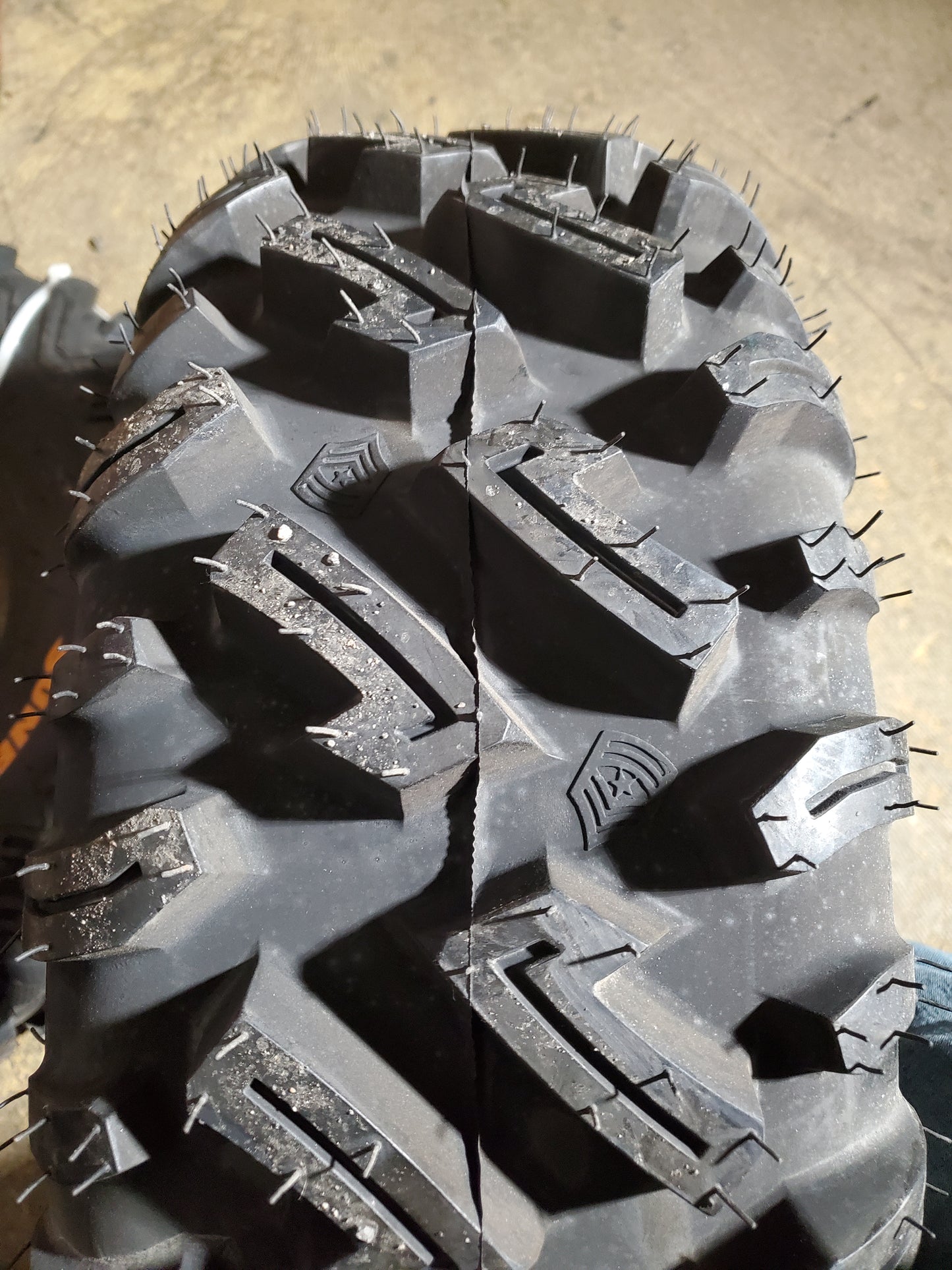 GBC DIRT COMMANDER BSW AT 27 9 14 8PLY ATV/UTV TIRE AE142709DC