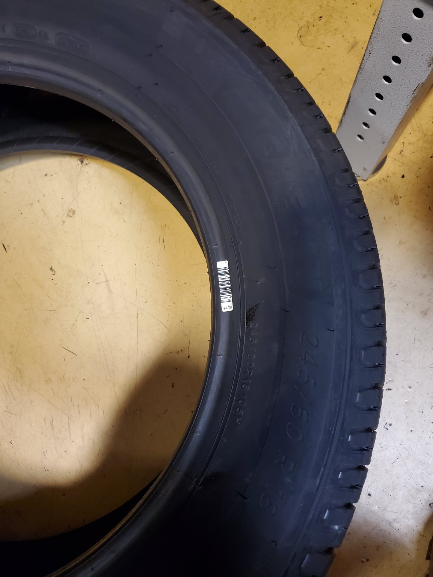 2 MICHELIN DEFENDER2 BSW P 245 60 18 105H ALL SEASON TIRE 05819