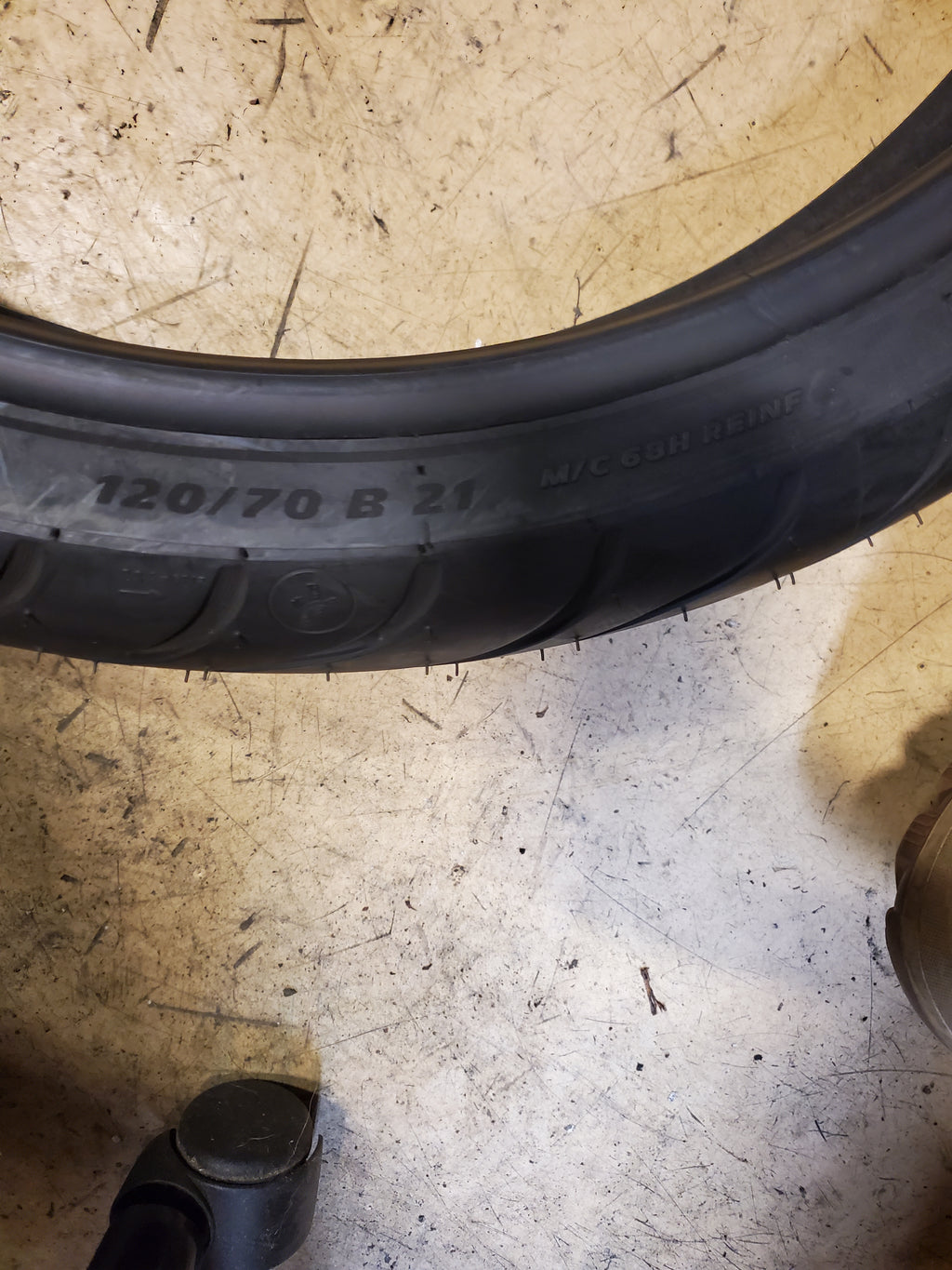 NOS MICHELIN COMMANDER III TOURING 120 70 21 68H FRONT MOTORCYCLE TIRE 382734