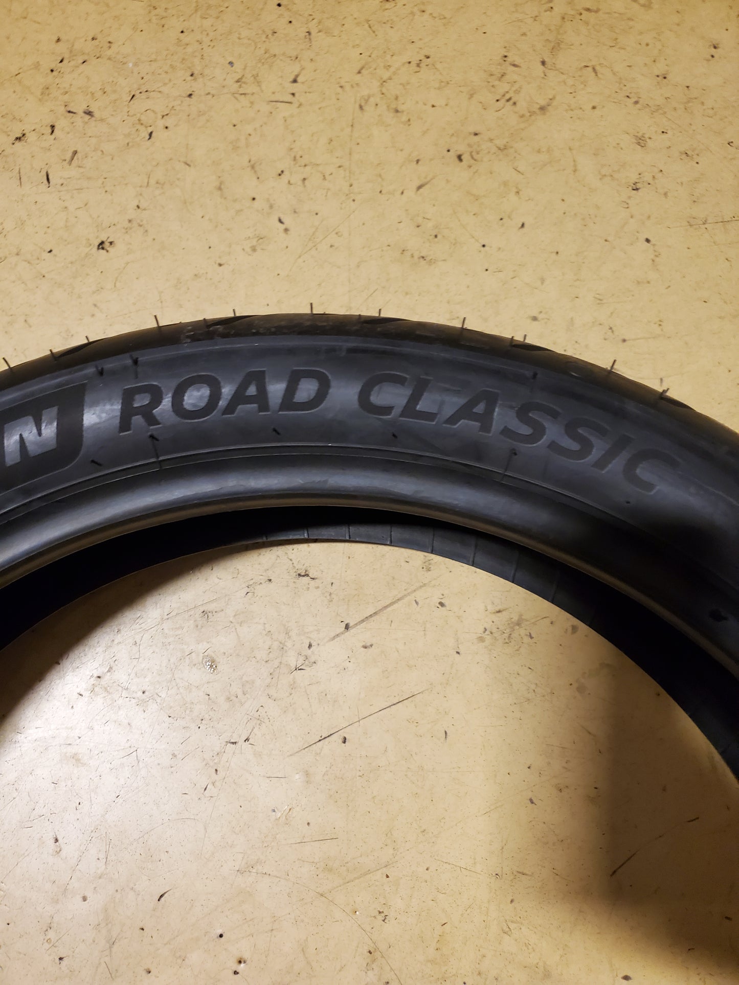 MICHELIN ROAD CLASSIC BSW 130 70 18 63H REAR MOTORCYCLE TIRE 25584
