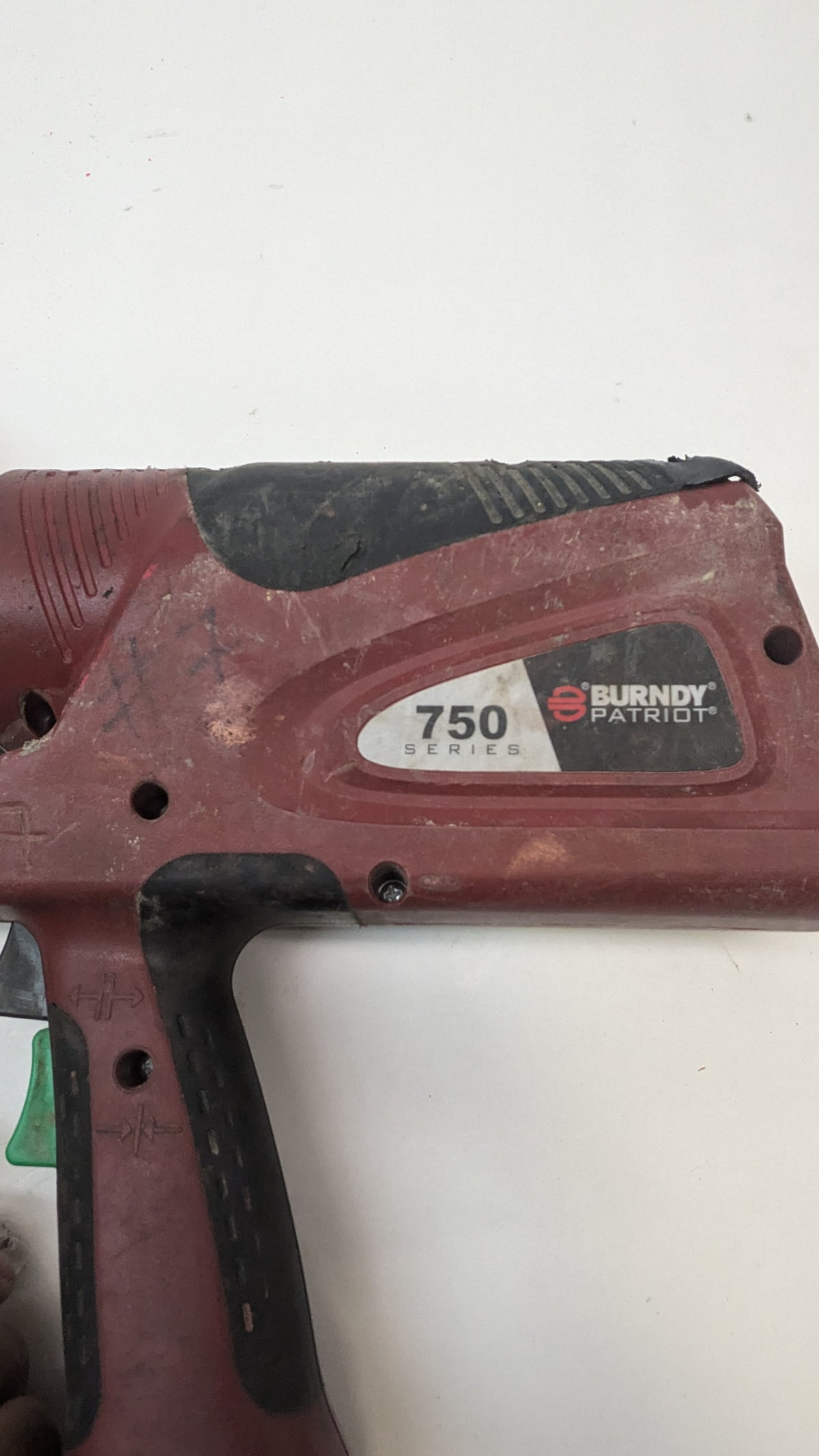 BURNDY PATRIOT 750 SERIES CRIMPER WITH CHARGER AND NEW BATTERY