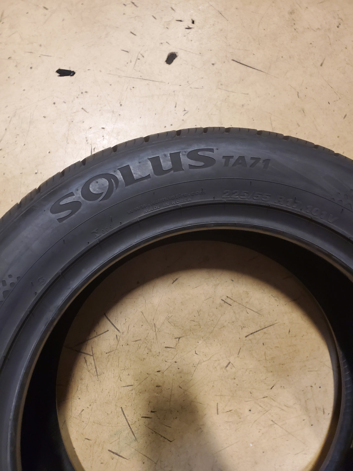 NOS KUMHO SOLUS TA71 BSW P 225 55 17 101V XL UHP TIRE 2169683