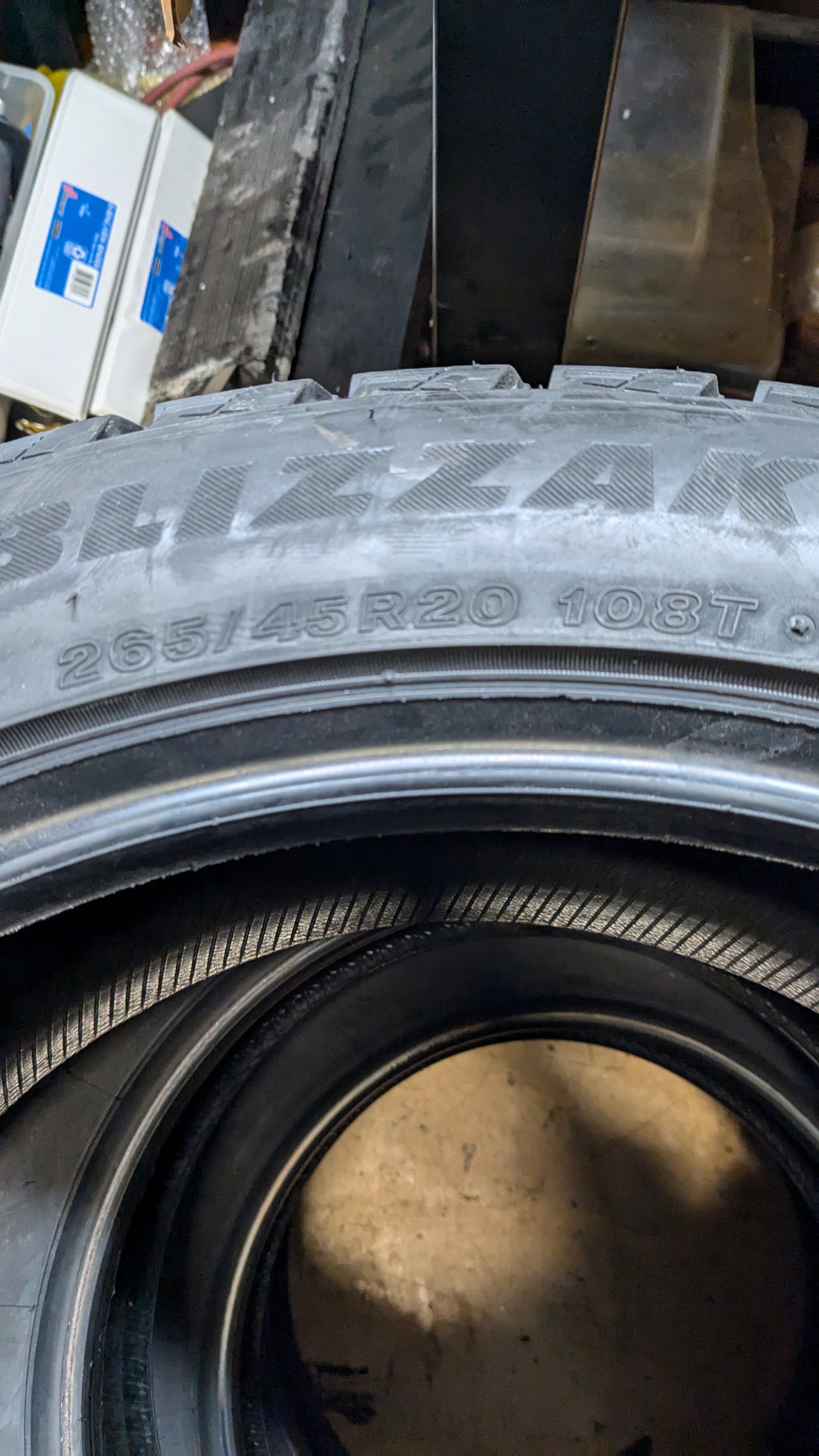 BRIDGESTONE BLIZZAK DMV2 BSW P 265 45 20 108T WINTER TIRE 005854