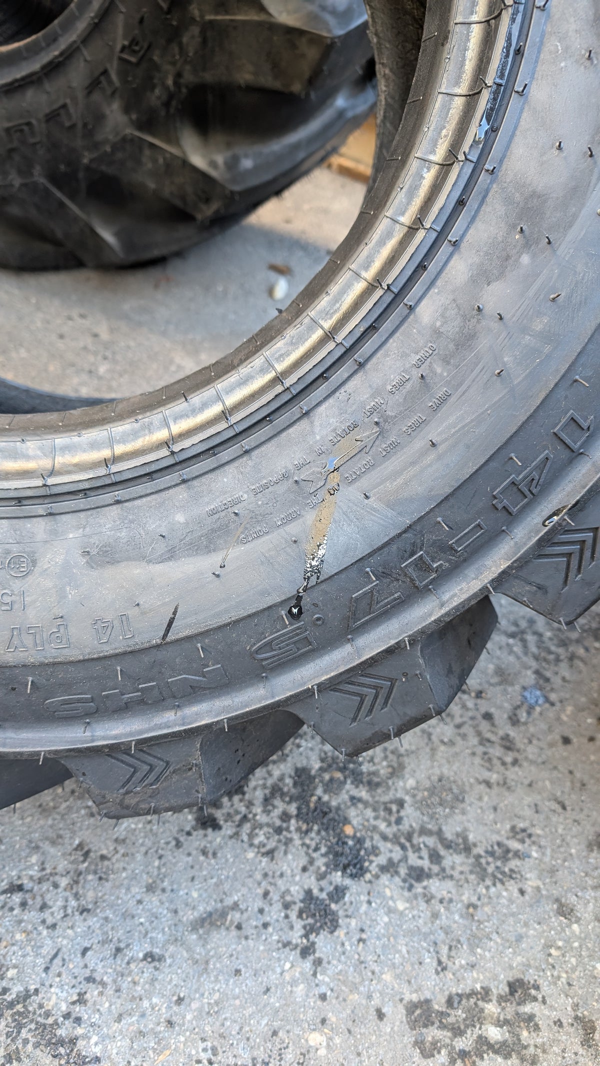 GALAXY THE BEEFY BABY III BSW 14 17.5 14PLY INDUSTRIAL TIRE 112278