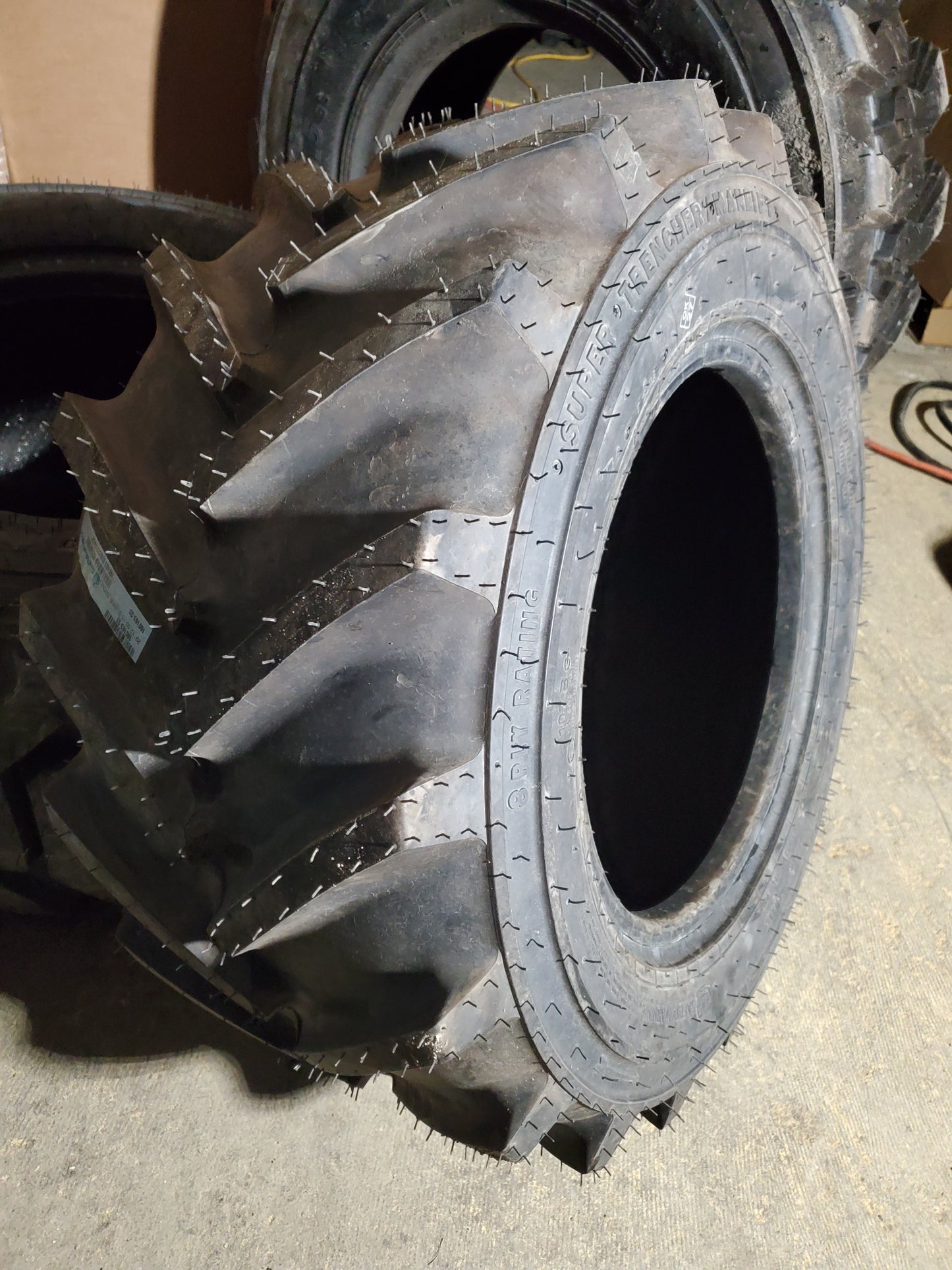 GALAXY SUPER TRENCHER I3 BSW  29 12.5 15 107B 8PLY INDUSTRIAL TIRE 160163