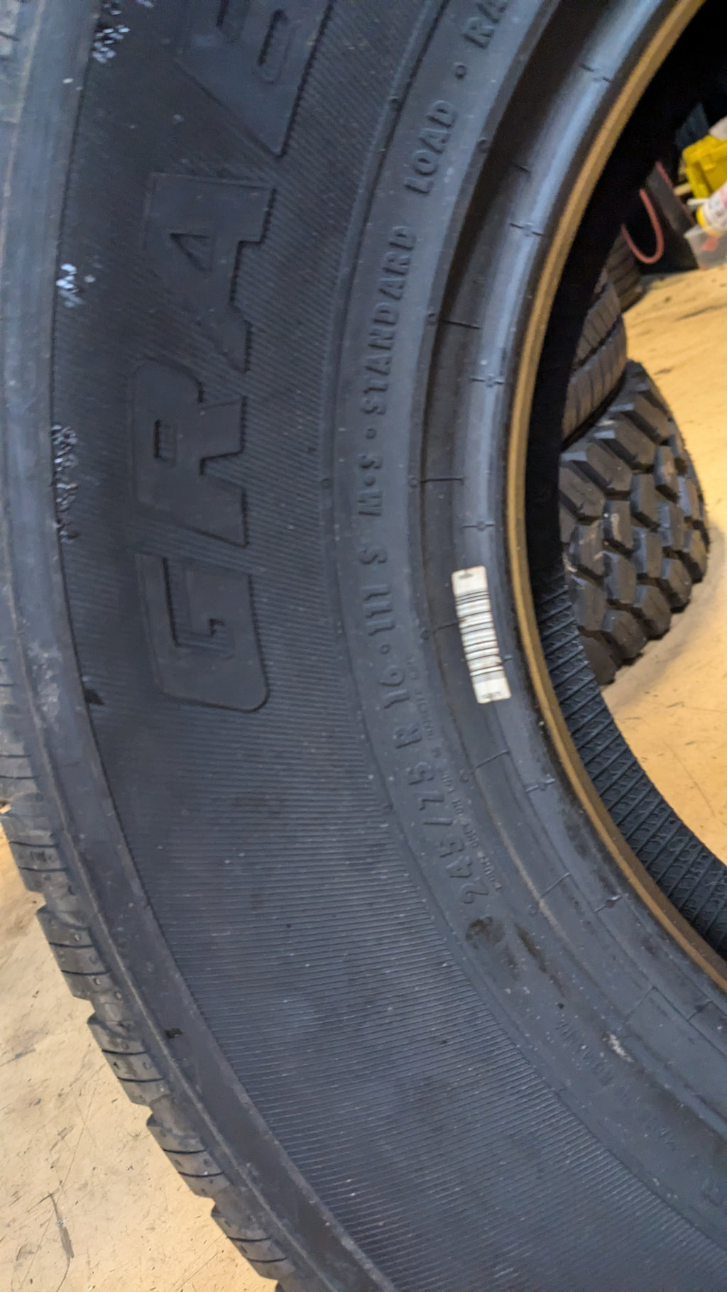 GENERAL GRABBER HTS 60 BSW P 245 75 16 111S ALL SEASON TIRE 4504620000