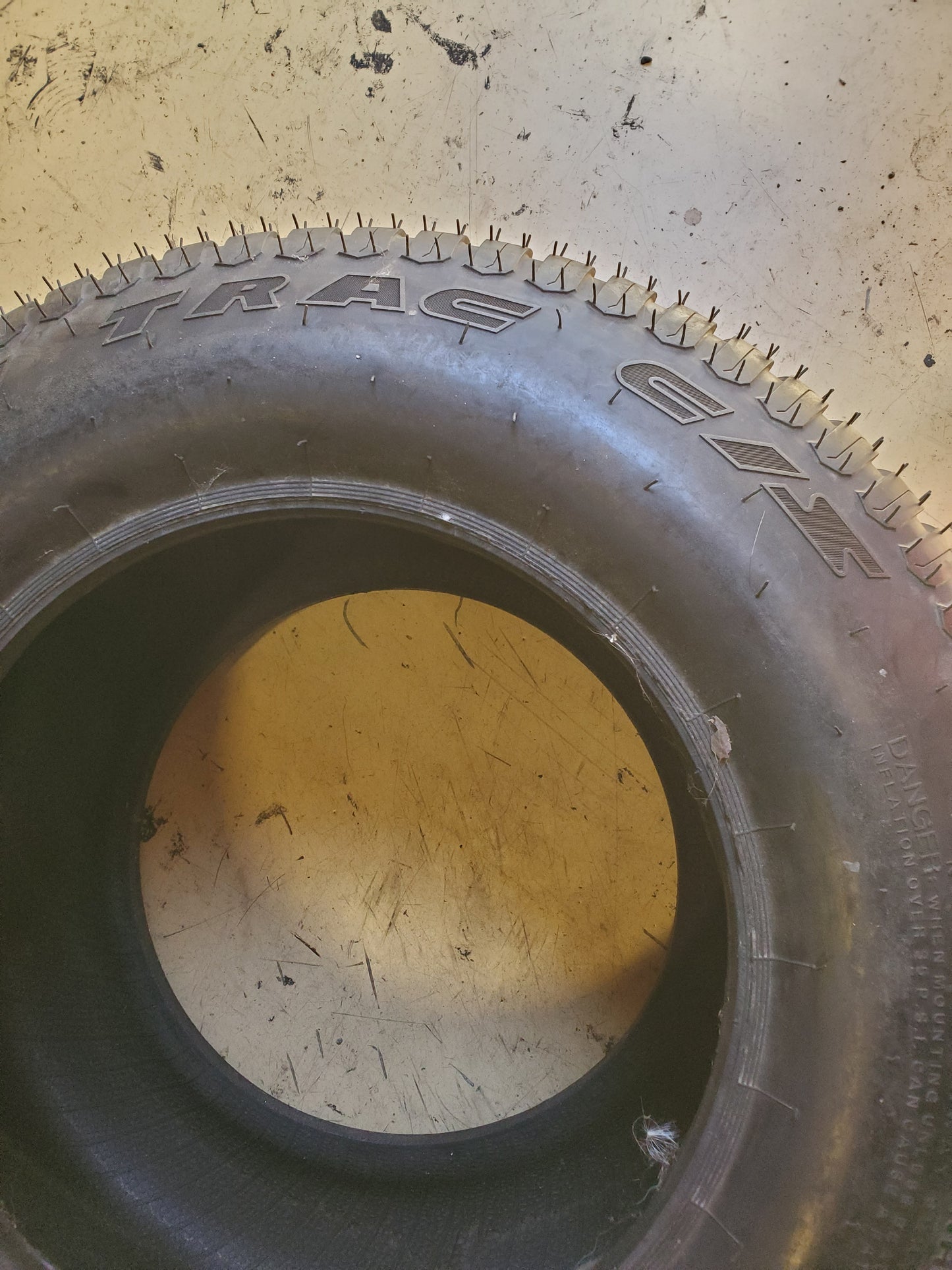 CARLSTAR MULTI TRAC C/S 99A8 BSW 29 12.5 15 6PLY LAWN TIRE 560454