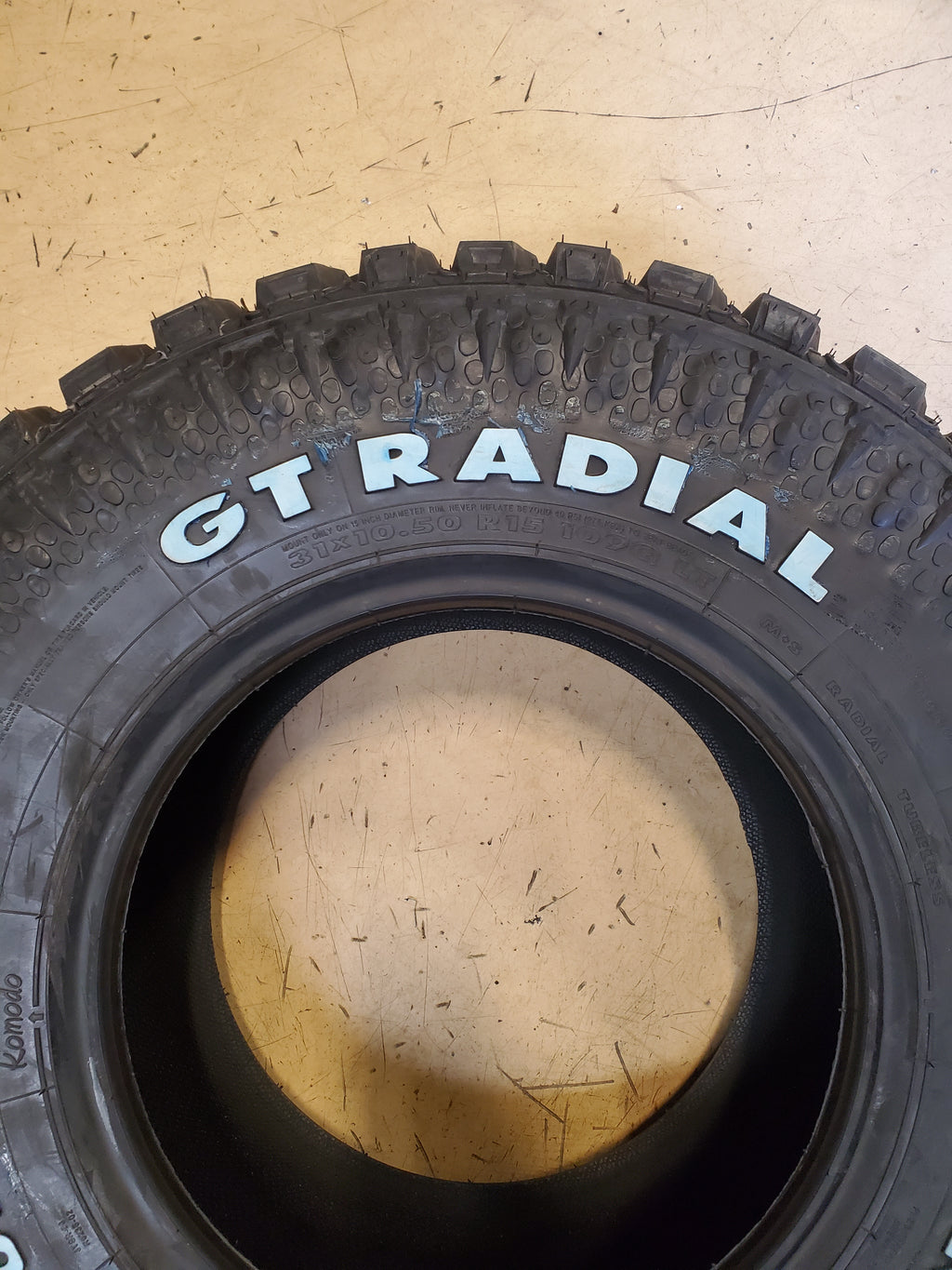 2 GT RADIAL KOMODO M/T PLUS RWL LT 31 10.50 15 109Q 6PLY MUD TIRES A288