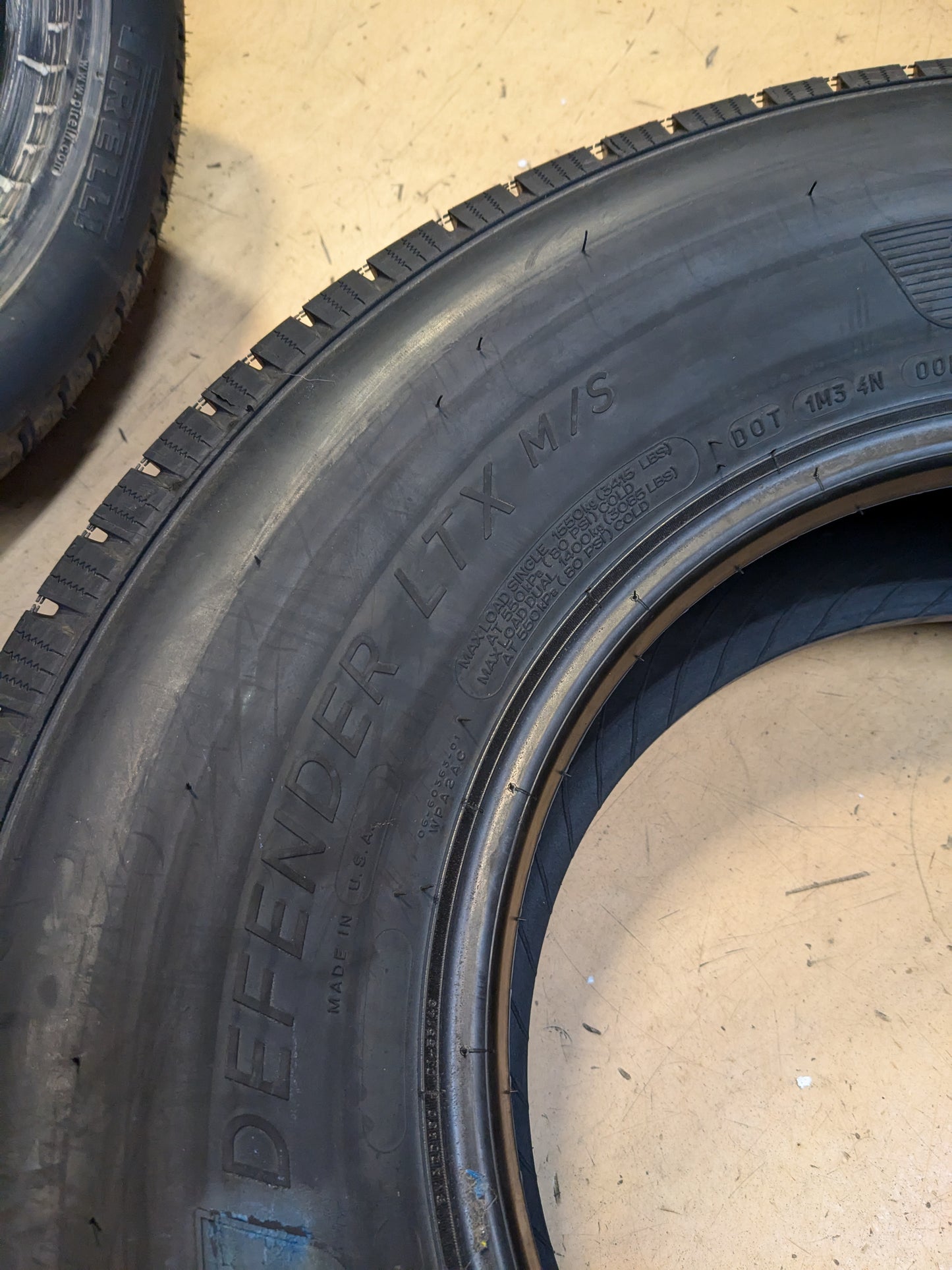 MICHELIN DEFENDER LTX M/S RWL LT 265 75 16 123/120R LRE 10PLY ALL SEASON TIRE 56522