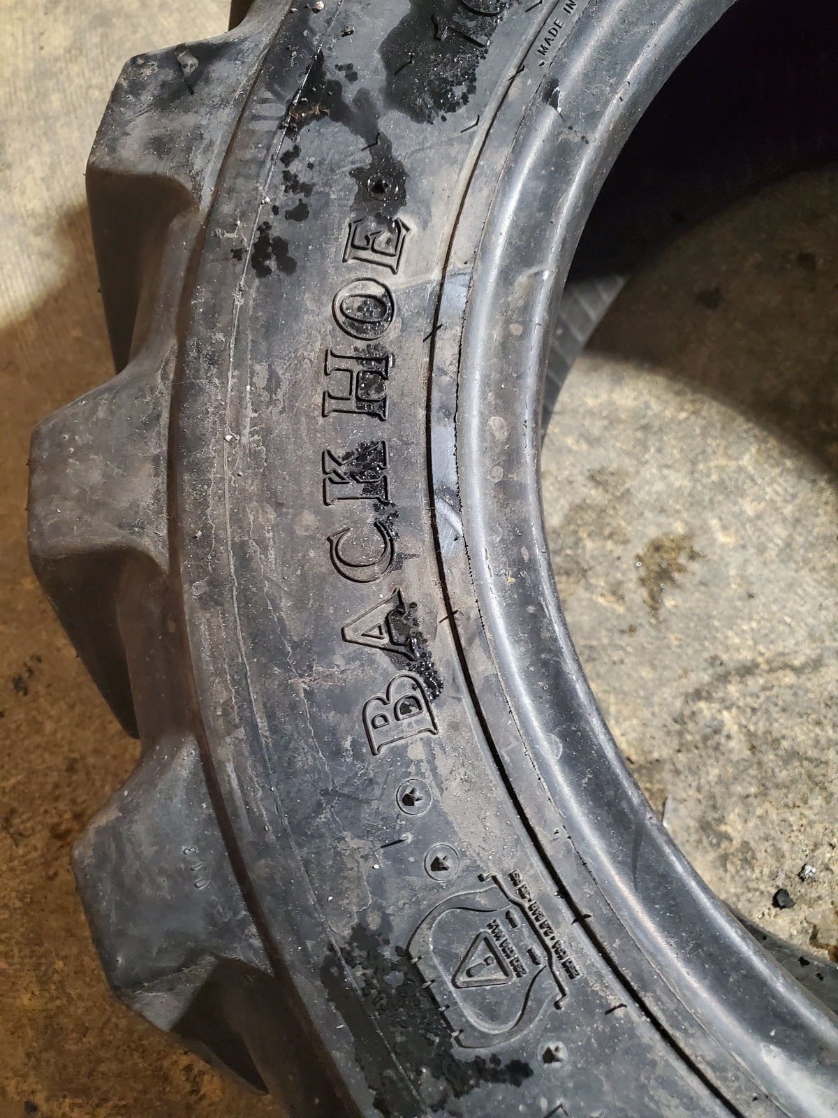 HERCULES SUPER LUG BACKHOE BSW  10.5 80 18 119A6 10PLY FORKLIFT TIRE 94702