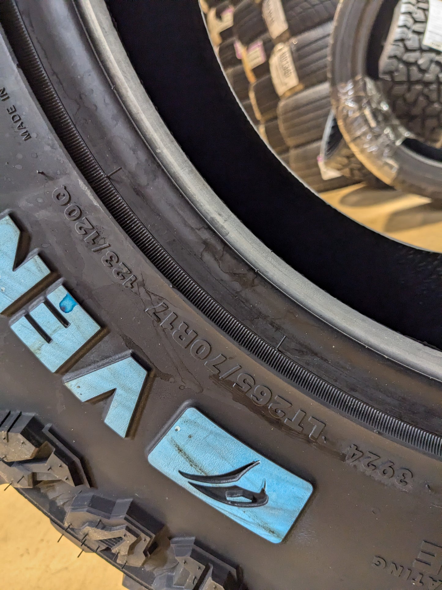 VENOM POWER SWAMPTHING M/T RWL LT 265 70 17 123/120Q MUD TERRAIN TIRE CVPSWMT19