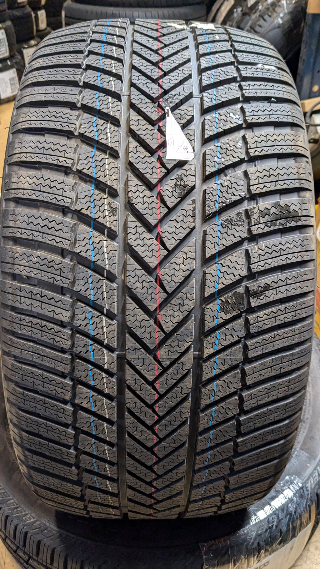 BRIDGESTONE BLIZZAK LM005 BSW P 285 40 20 108V WINTER TIRE 014399