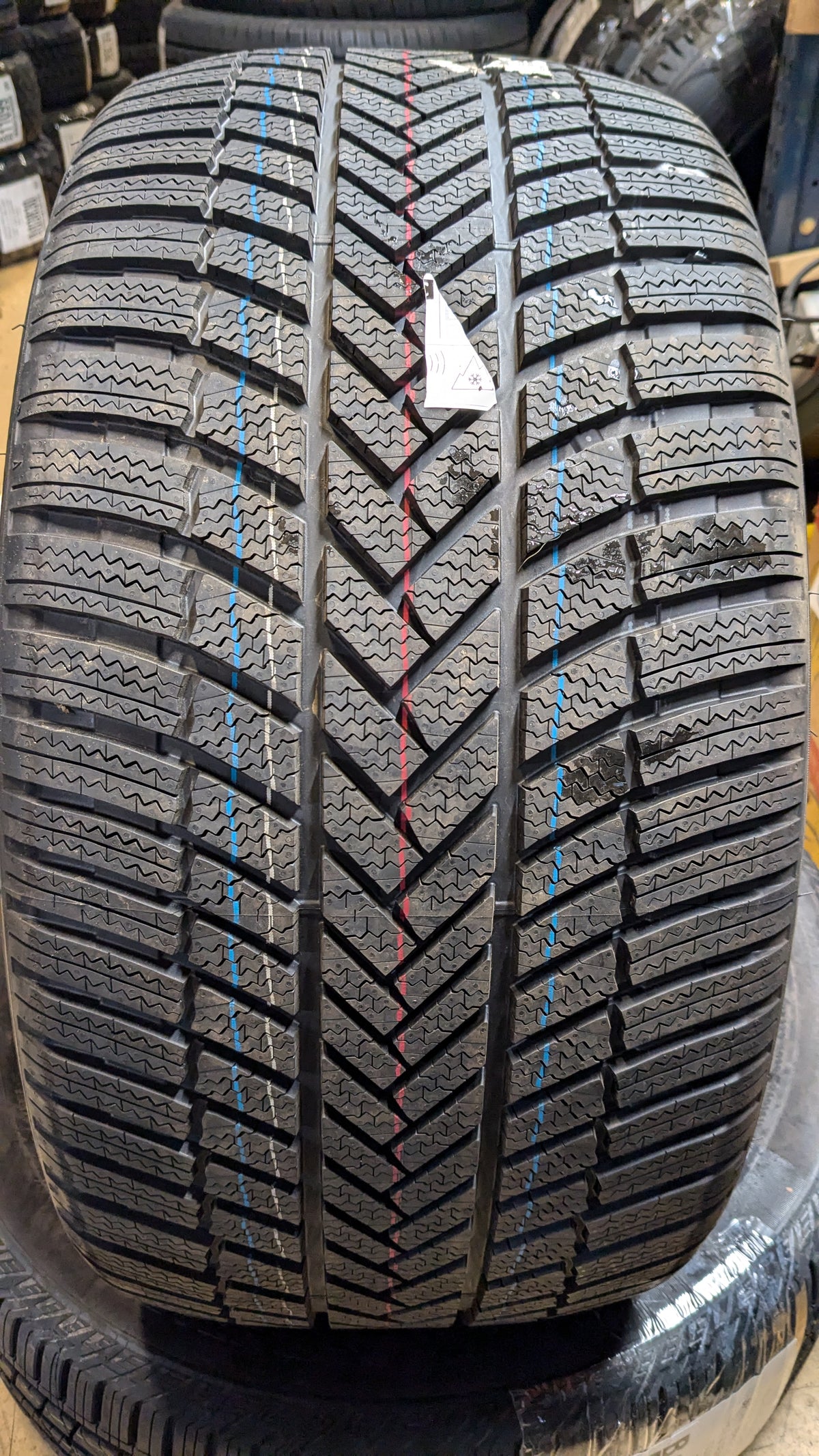 BRIDGESTONE BLIZZAK LM005 BSW P 285 40 20 108V WINTER TIRE 014399