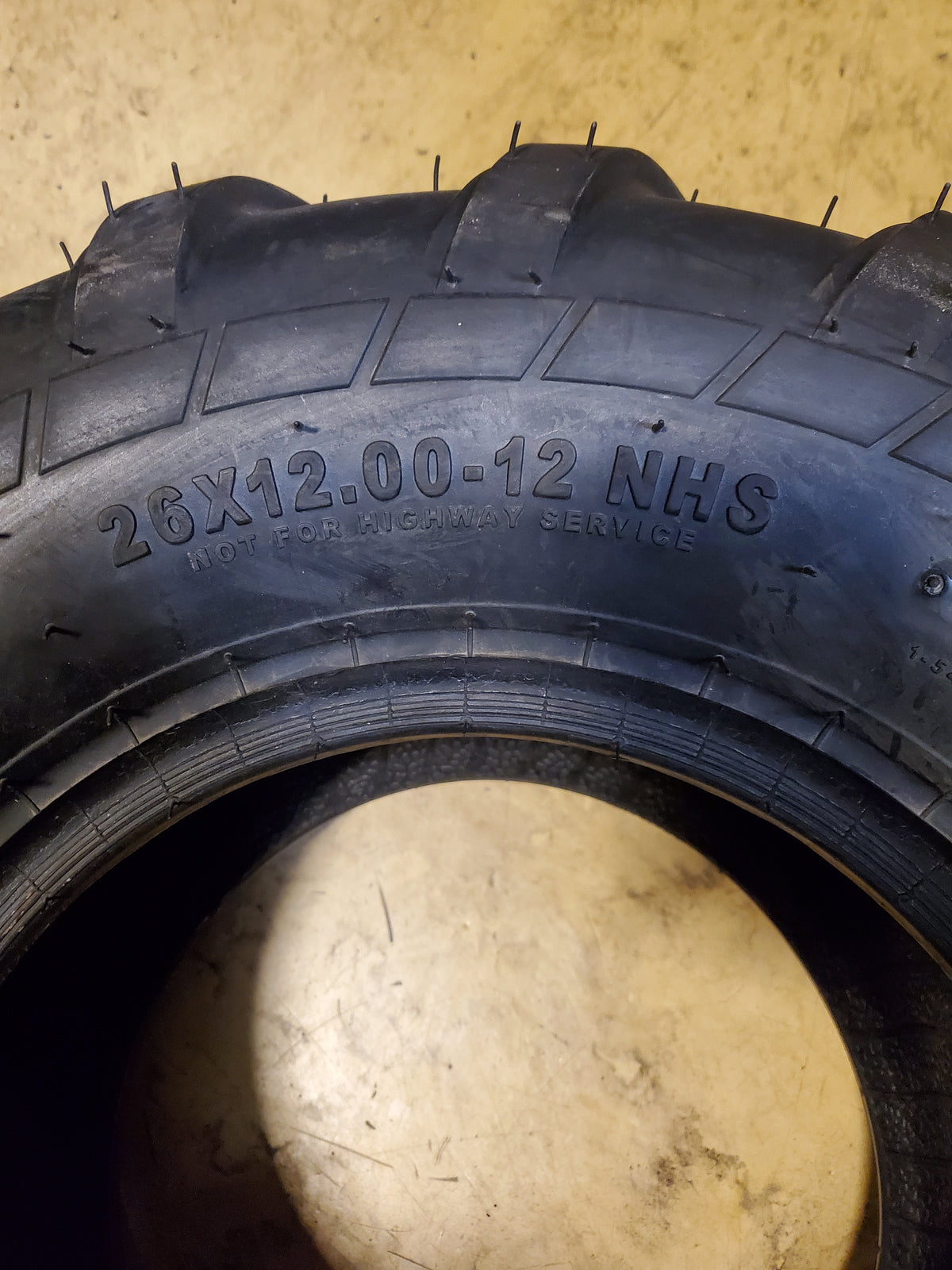 NOS CARLISLE WT300 100A3 BSW 26 12 12 NHS 4PLY FARM TIRE 570042
