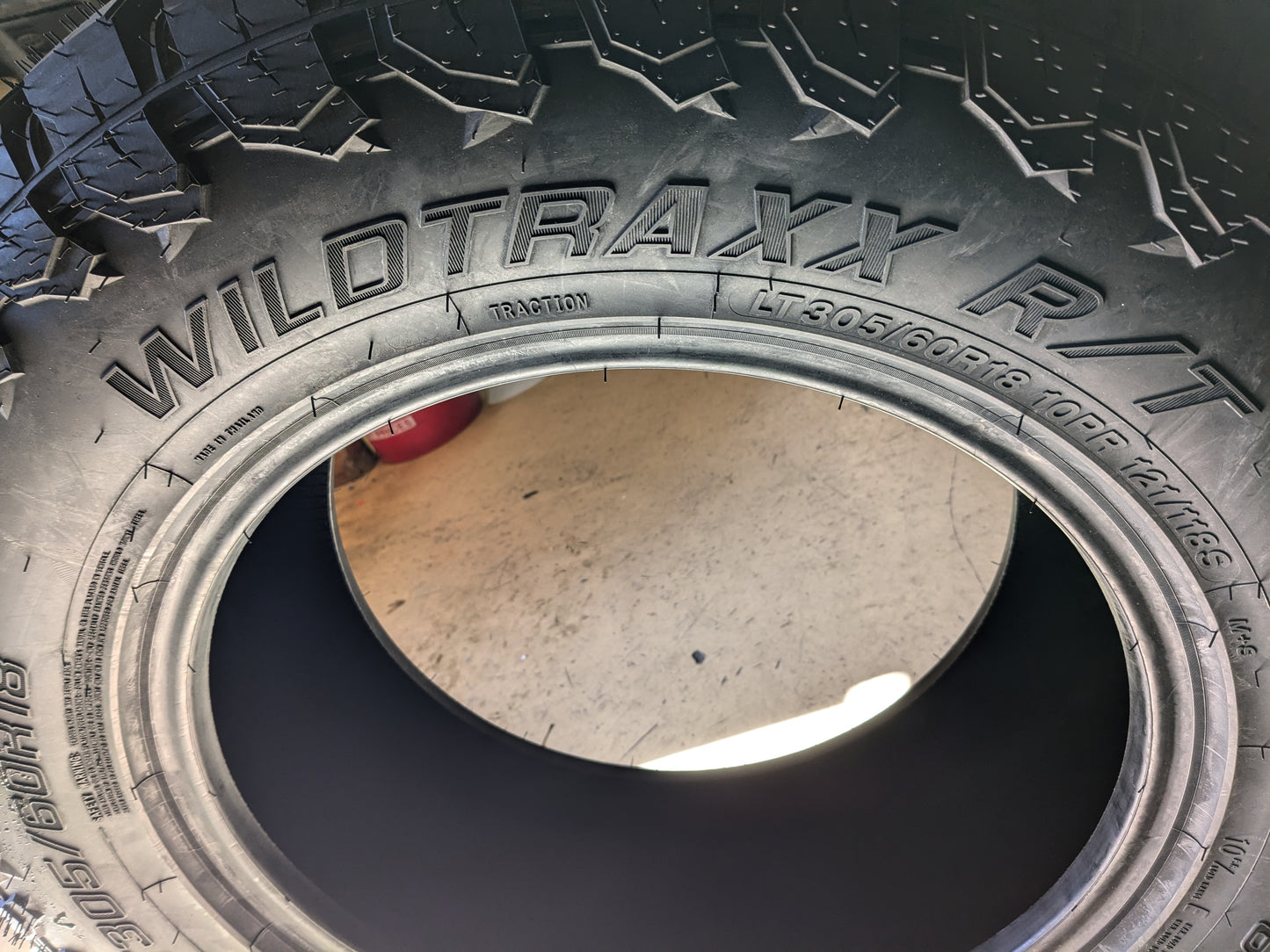 LANDSPIDER WILDTRAXX R/T BSW LT 305 60 18 121/118S E RUGGED TERRAIN TIRE FRT003