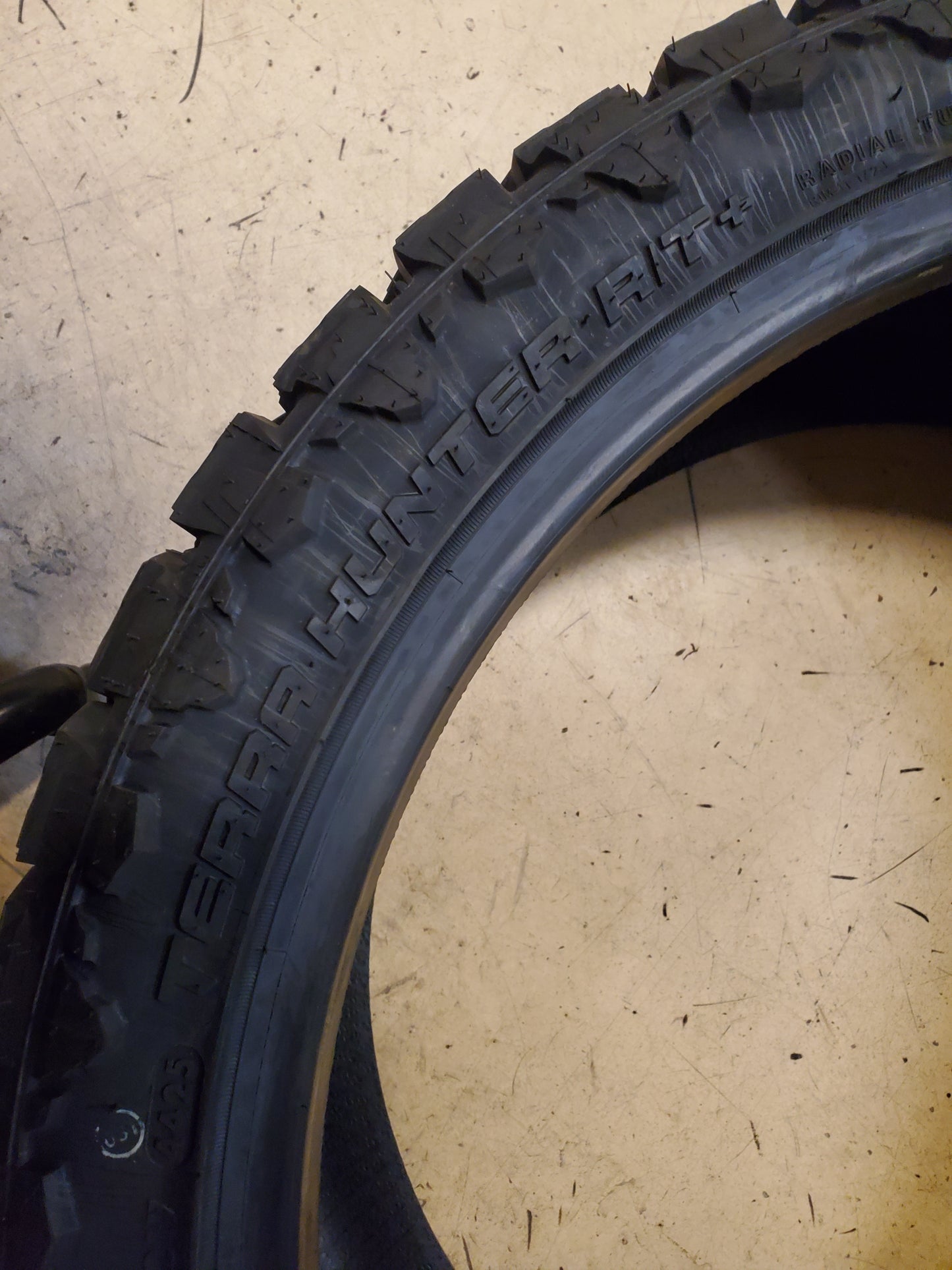 VENOM POWER TERRA HUNTER R/T+ LT 33 12.5 24 106Q 12PLY RUGGED TIRE TVPRT17