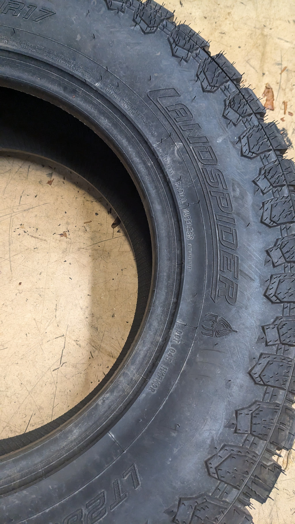 LANDSPIDER WILDTRAX R/T BSW LT 285 70 17 121/118S 10PLY ALL TERRAIN TIRE DAT031