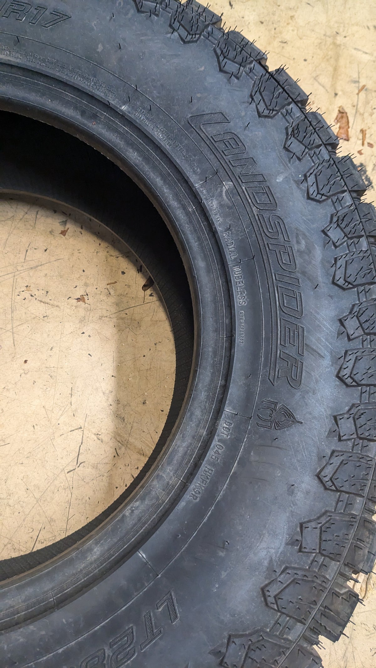 LANDSPIDER WILDTRAX R/T BSW LT 285 70 17 121/118S 10PLY ALL TERRAIN TIRE DAT031