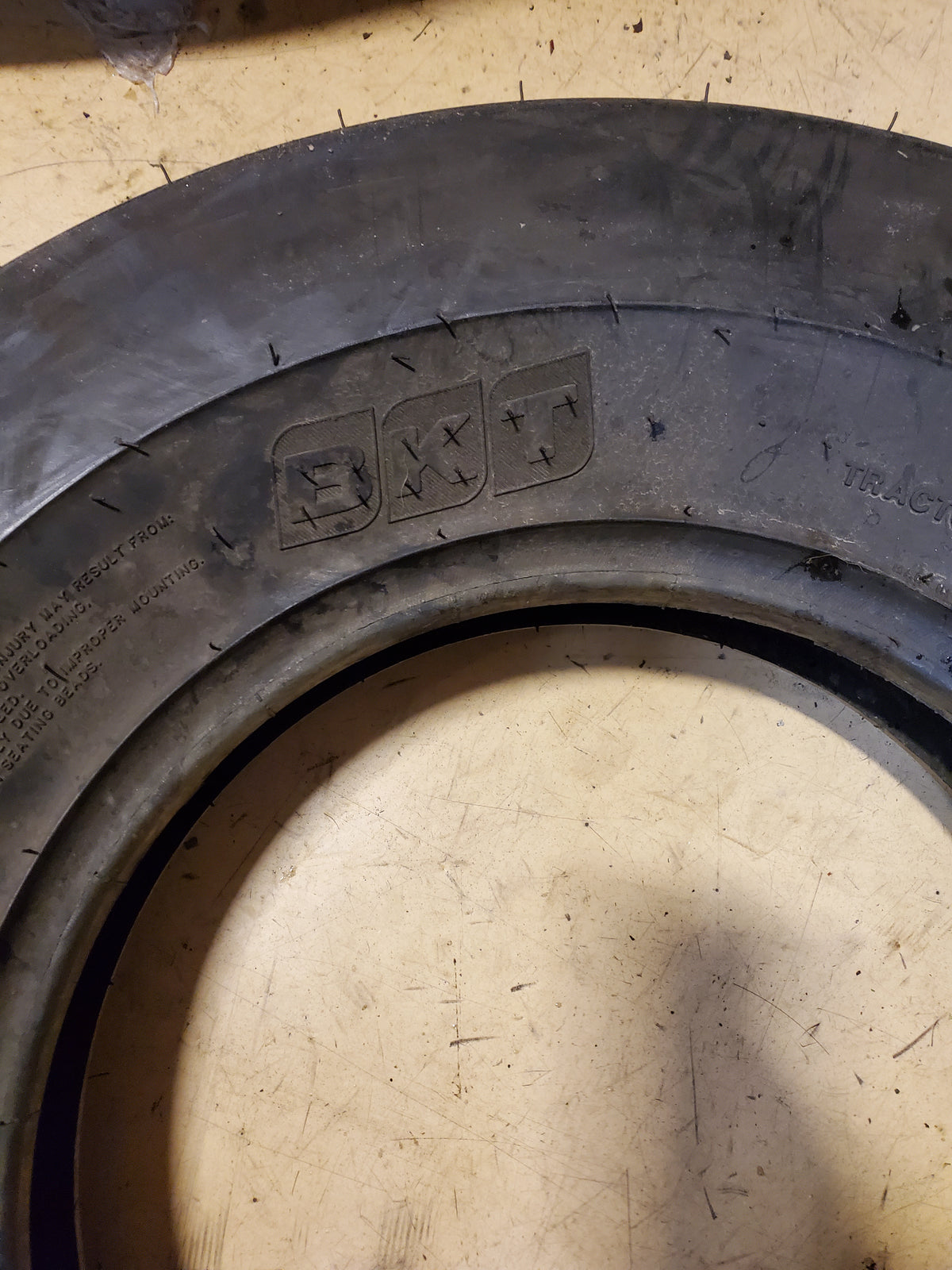 NOS BKT TF9090 FRONT TRACTOR F-2 103A6 BSW  7.5 16 8PLY TRACTOR TIRE 94021123