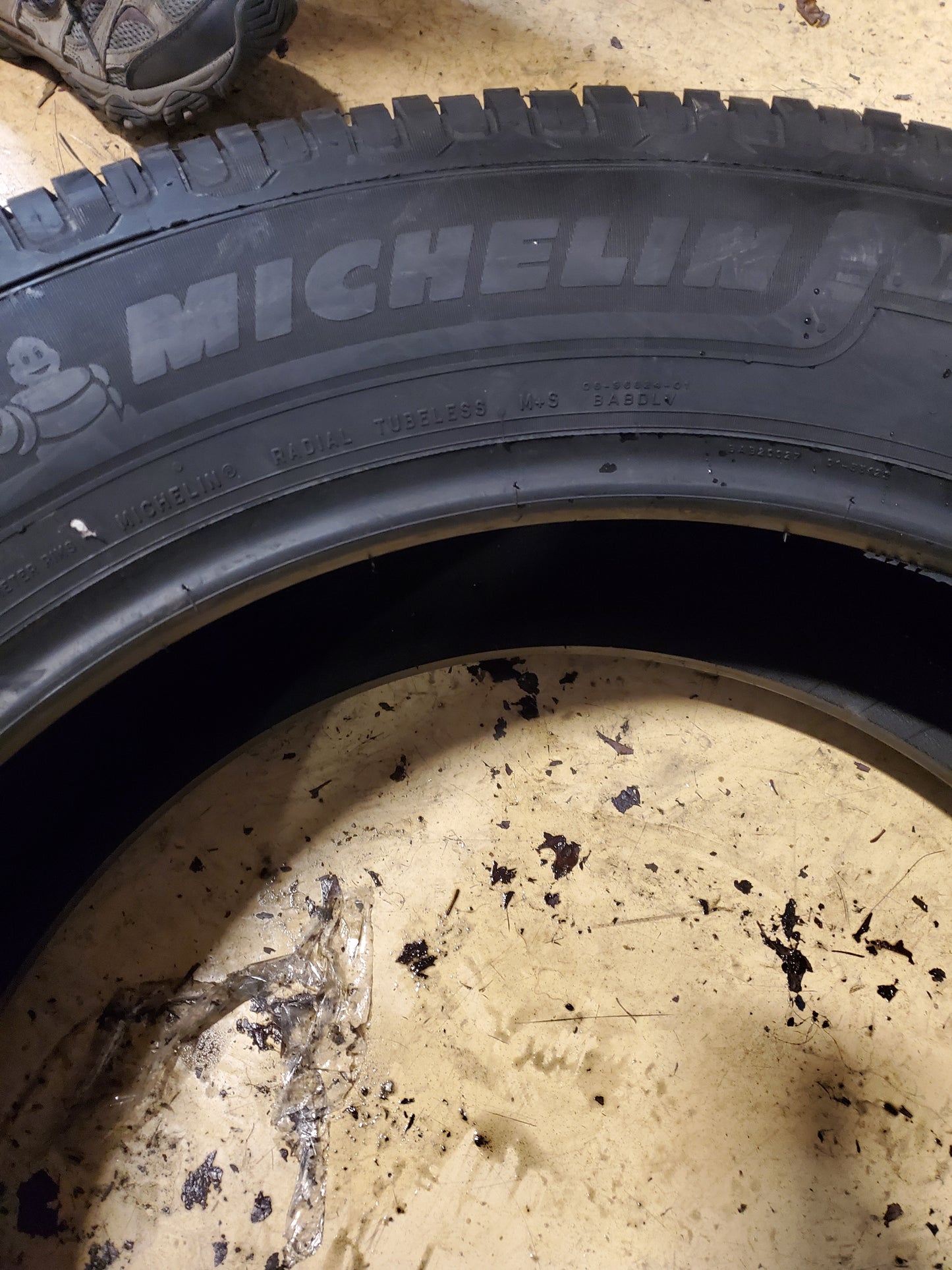 MICHELIN DEFENDER LTX M/S2 BSW LT 275 60 22 125/122S 10PLY ALL SEASON TIRE 16553