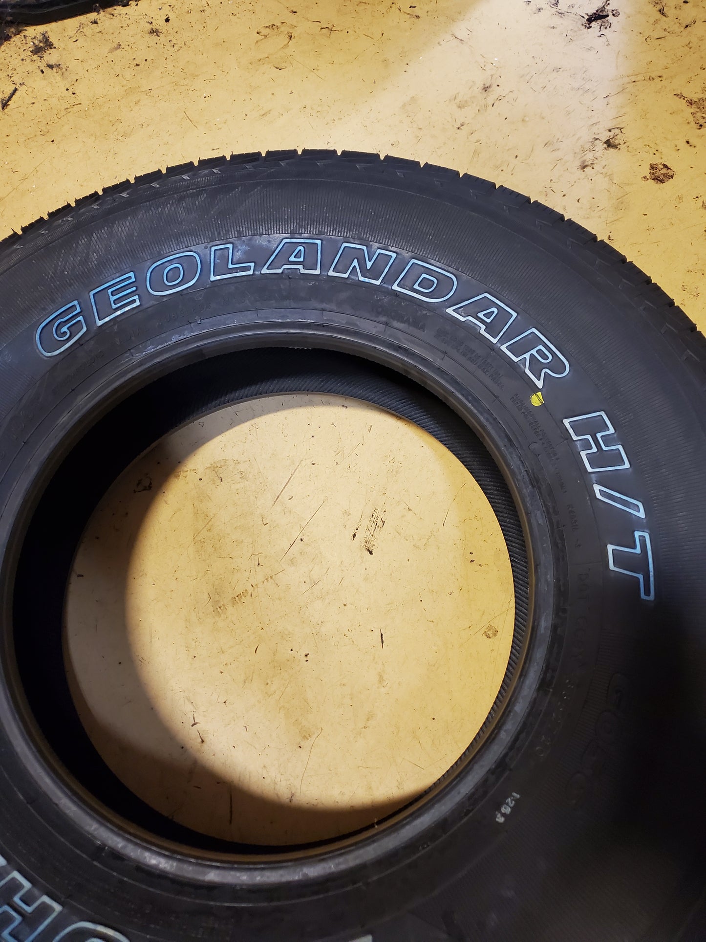 NOS YOKOHAMA GEOLANDAR H/T G056 OWL P 245 75 16 109T HIGHWAY TIRE 110105610