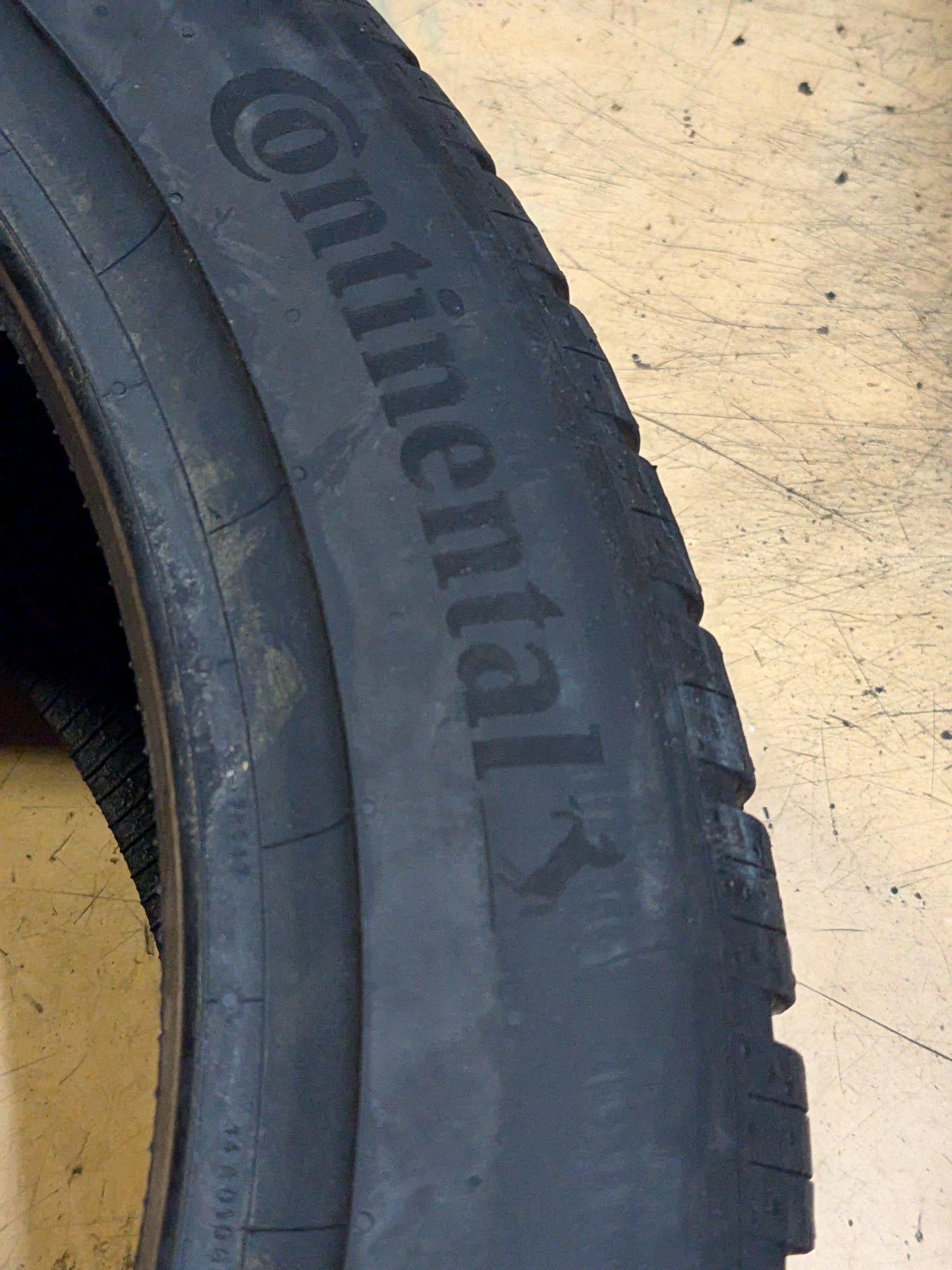 CONTINENTAL EXTREMECONTACT DWS06 PLUS P 265 40 21 105W XL TIRE 15573330000